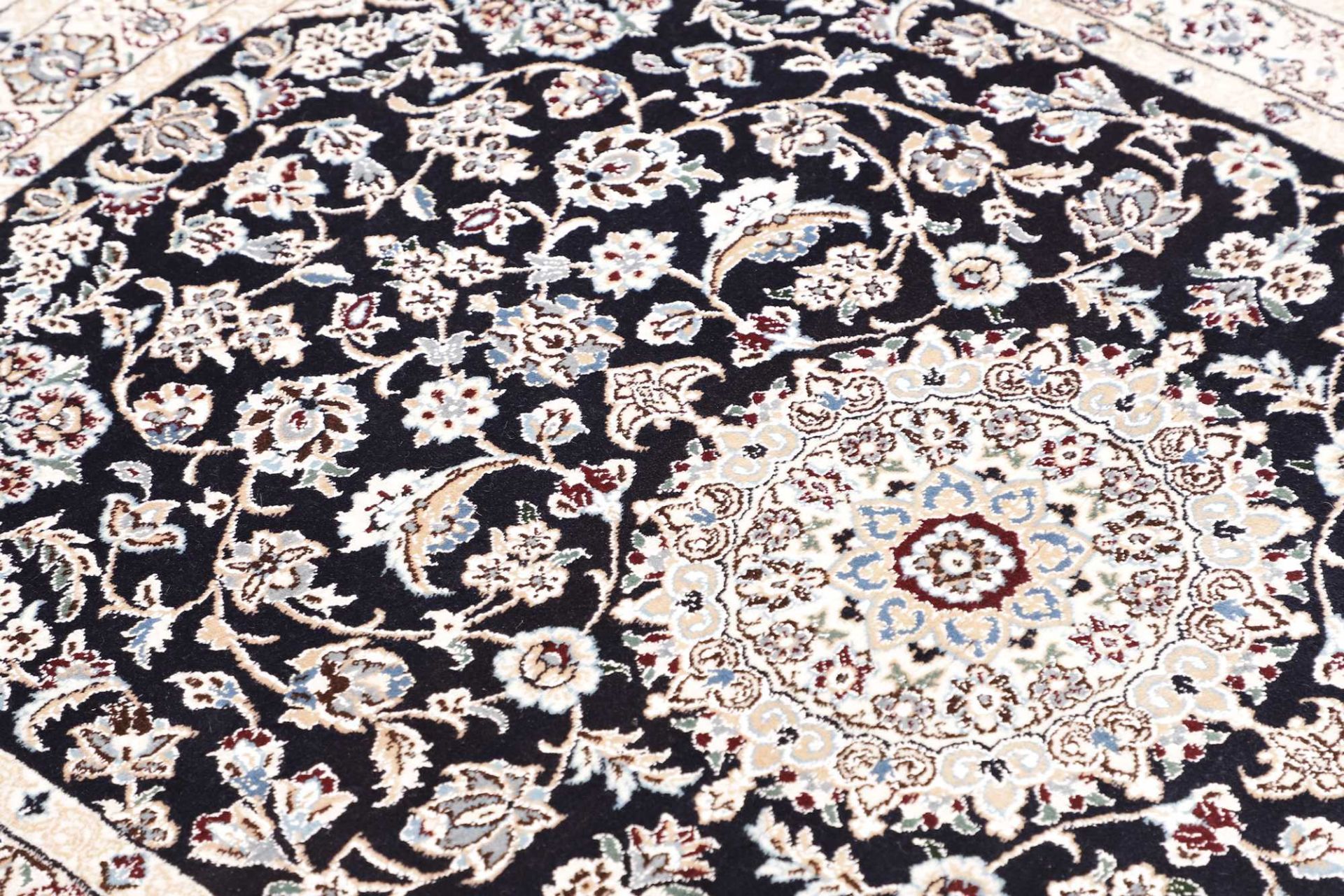 Nain Perserteppich aus Iran, 105 × 146 cm