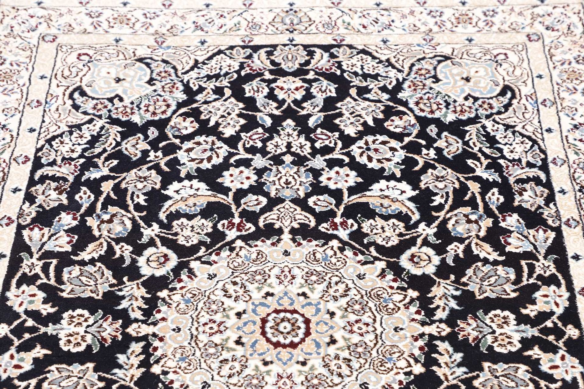 Nain Perserteppich aus Iran, 105 × 146 cm
