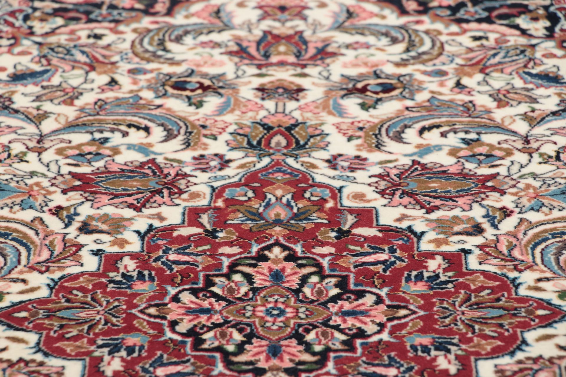 perserteppich-isfahan-85-x-130-cm-schurwolle-seide-handgeknupft-5 Handgeknüpfter Isfahan Perserteppich, 85 × 130 cm, Wolle & Seide