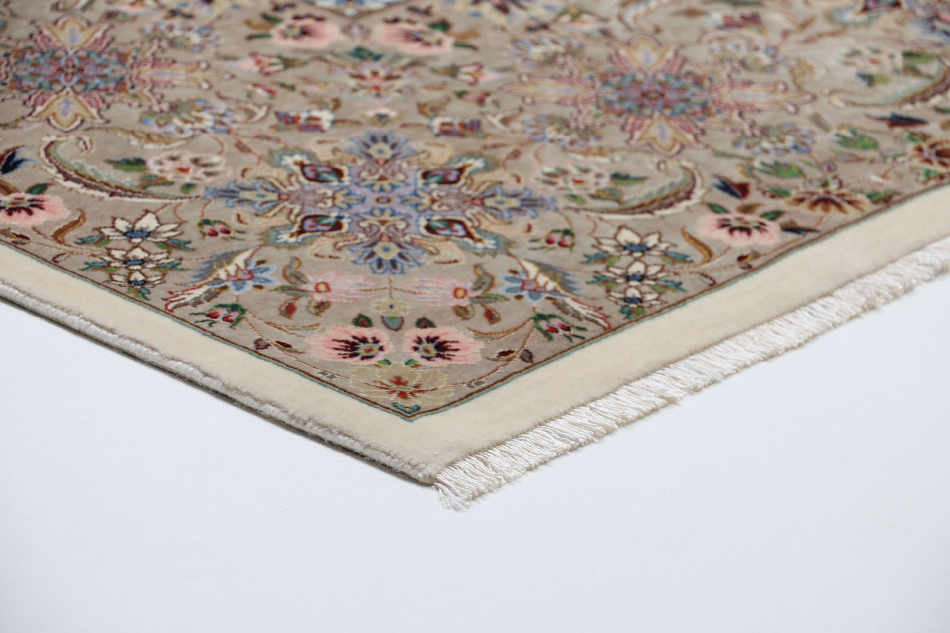 Isfahan Perserteppich aus Iran, 243 × 286 cm