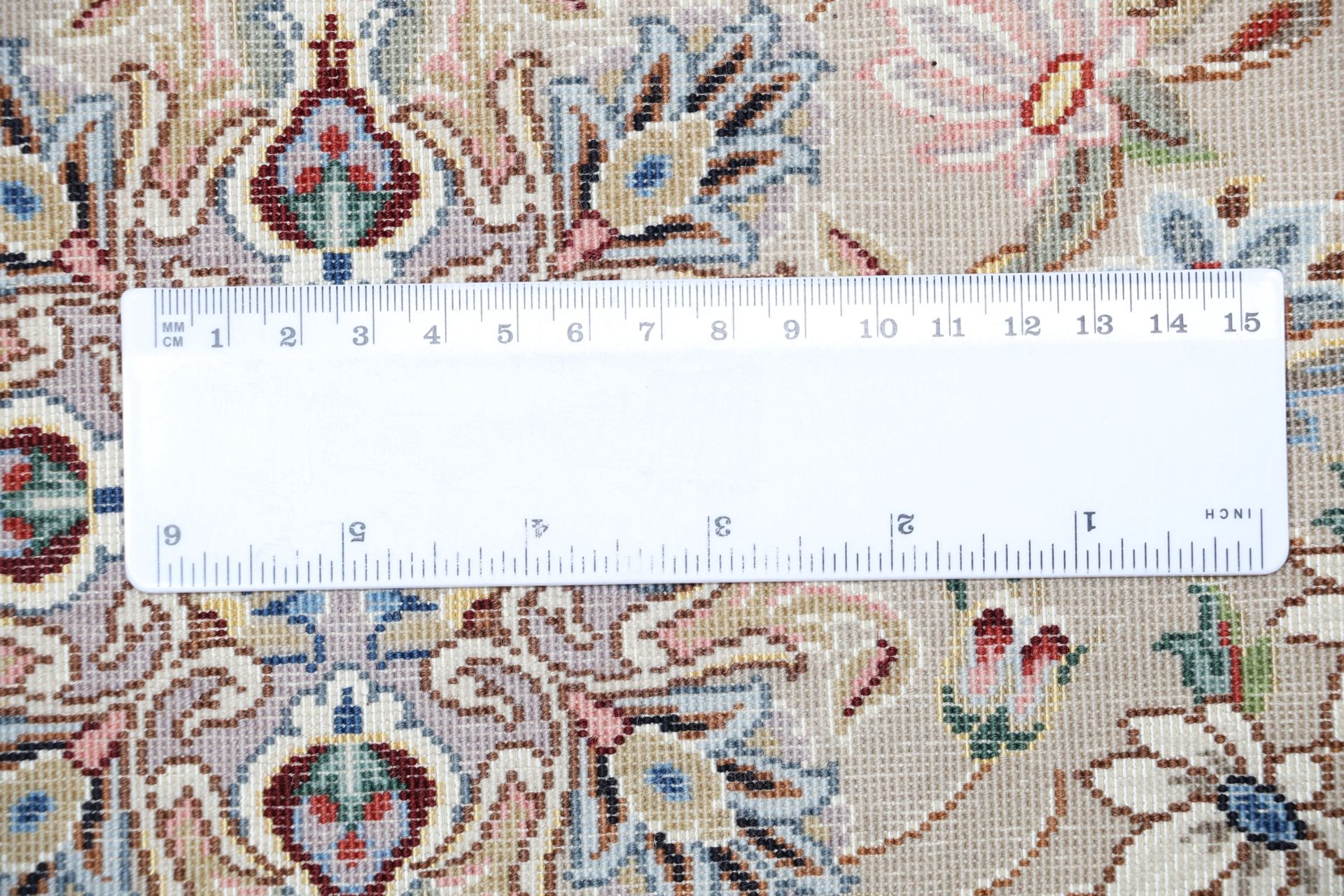 Isfahan Perserteppich aus Iran, 243 × 286 cm