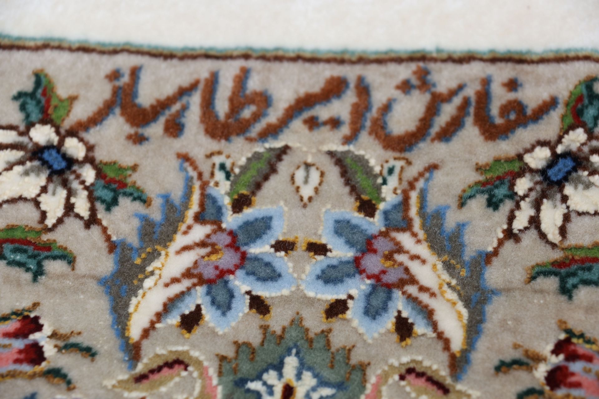 Isfahan Perserteppich aus Iran, 243 × 286 cm