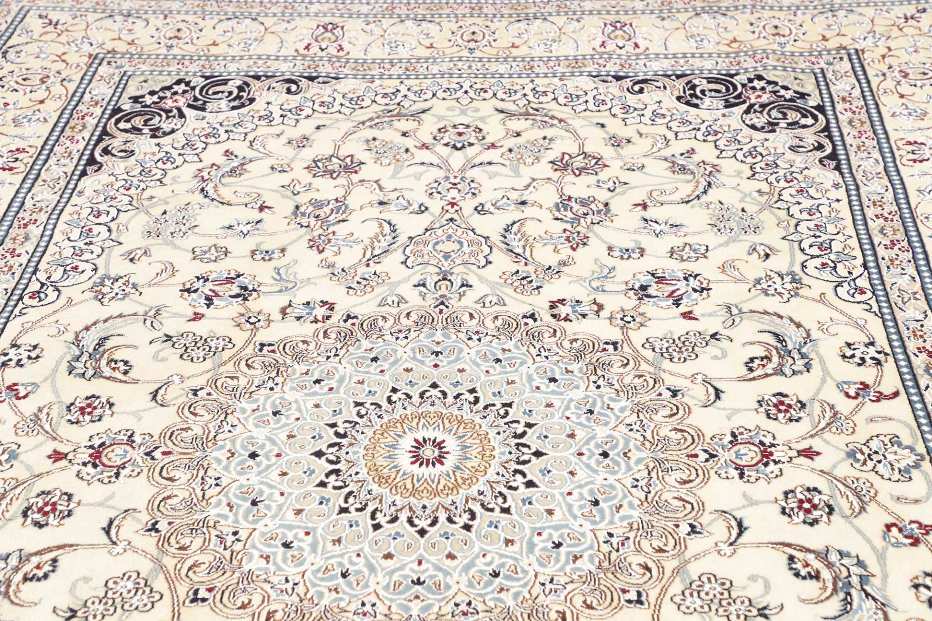 Handgeknüpfter Nain Perserteppich 199 × 307 cm