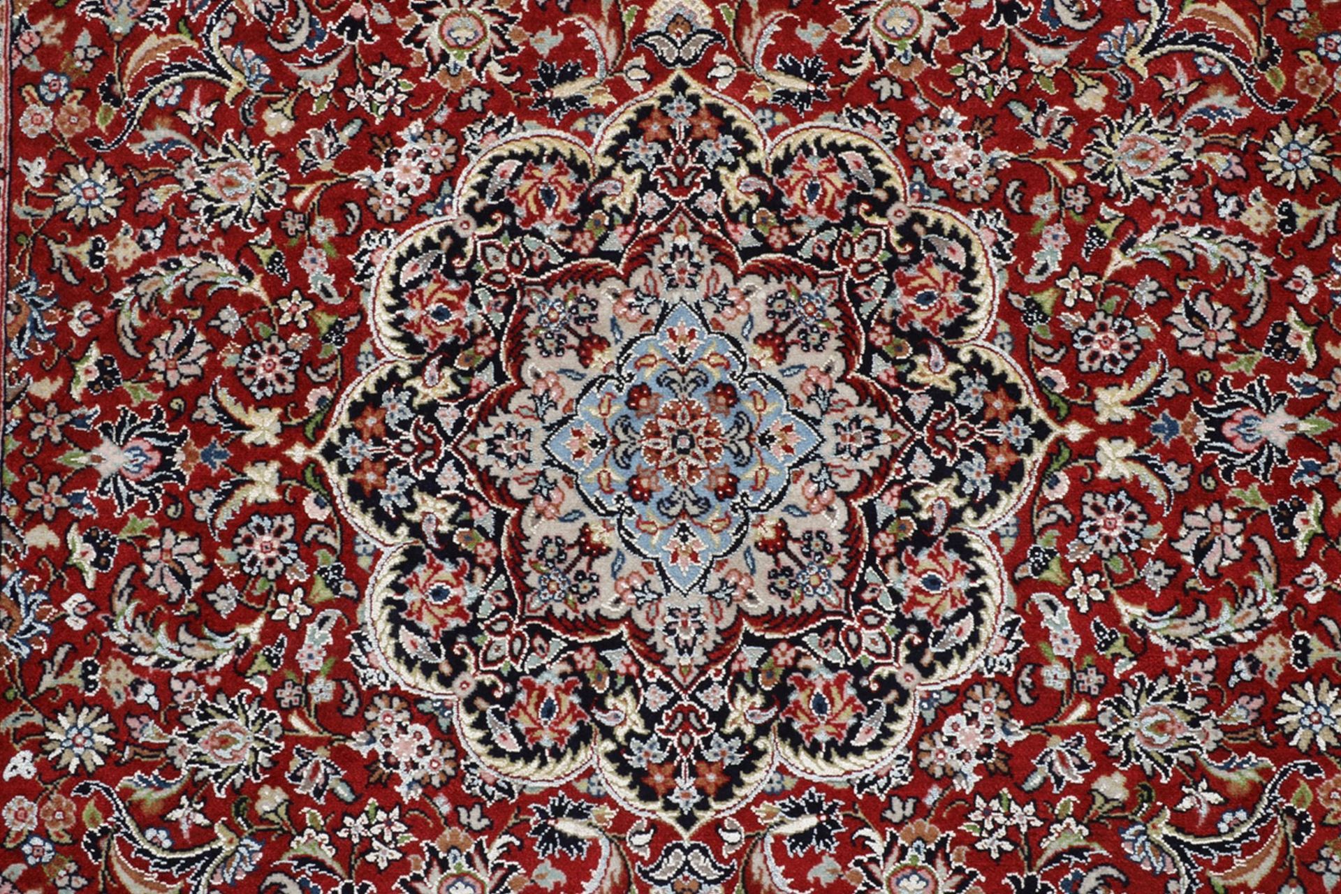 Handgeknüpfter Isfahan Perserteppich, 110 × 168 cm, Wolle & Seide