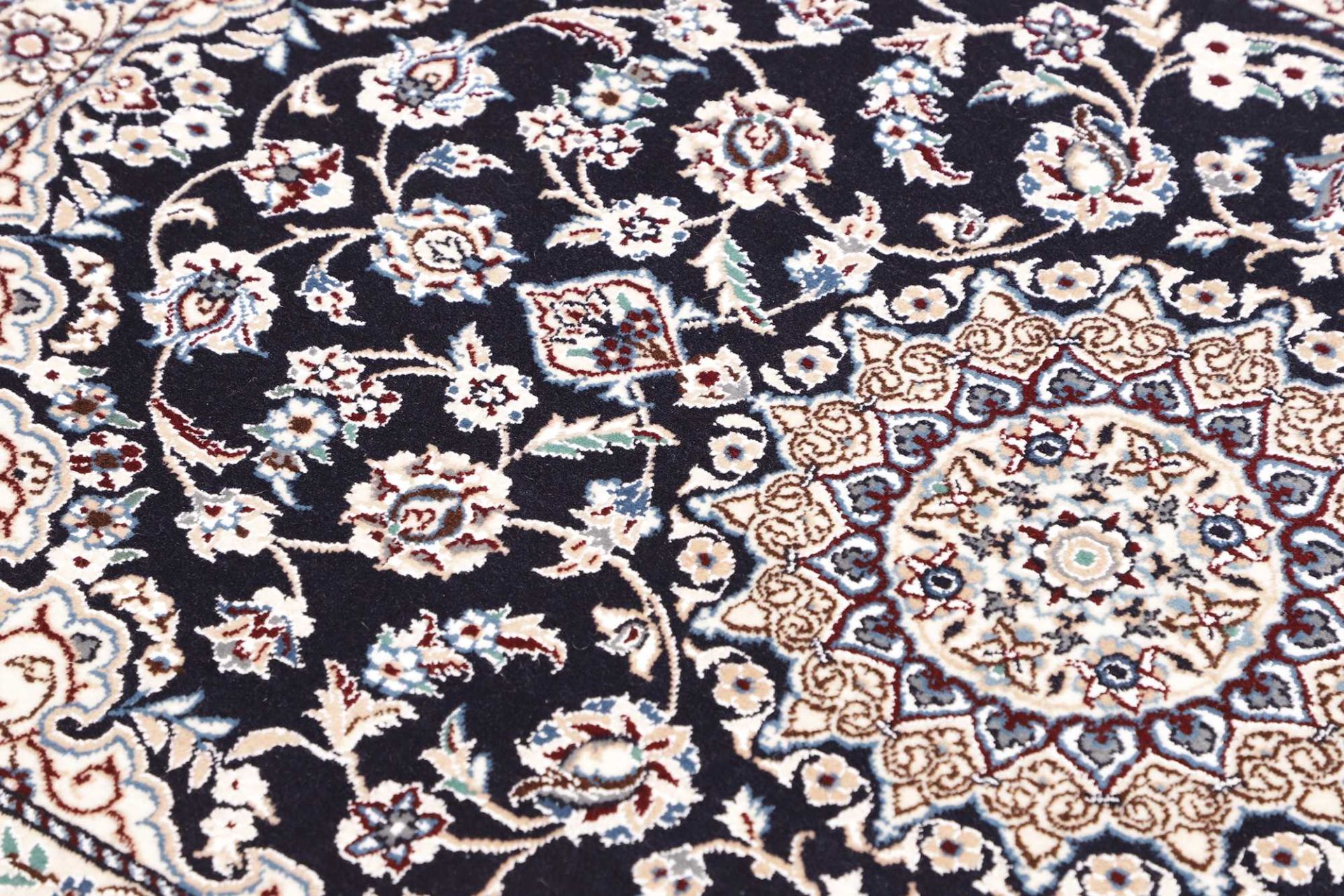 Nain Perserteppich aus Iran, 81 × 116 cm