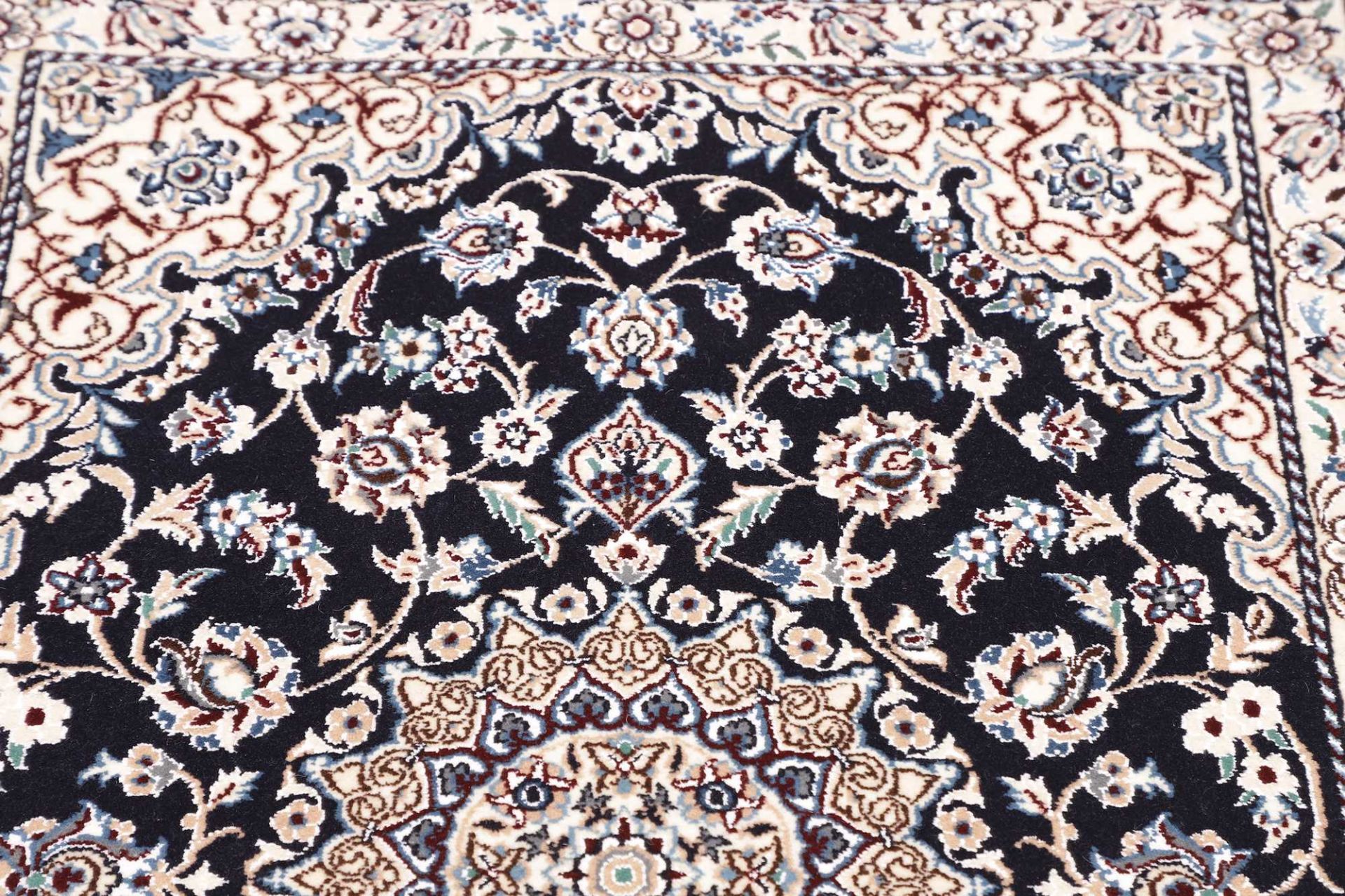 Nain Perserteppich aus Iran, 81 × 116 cm