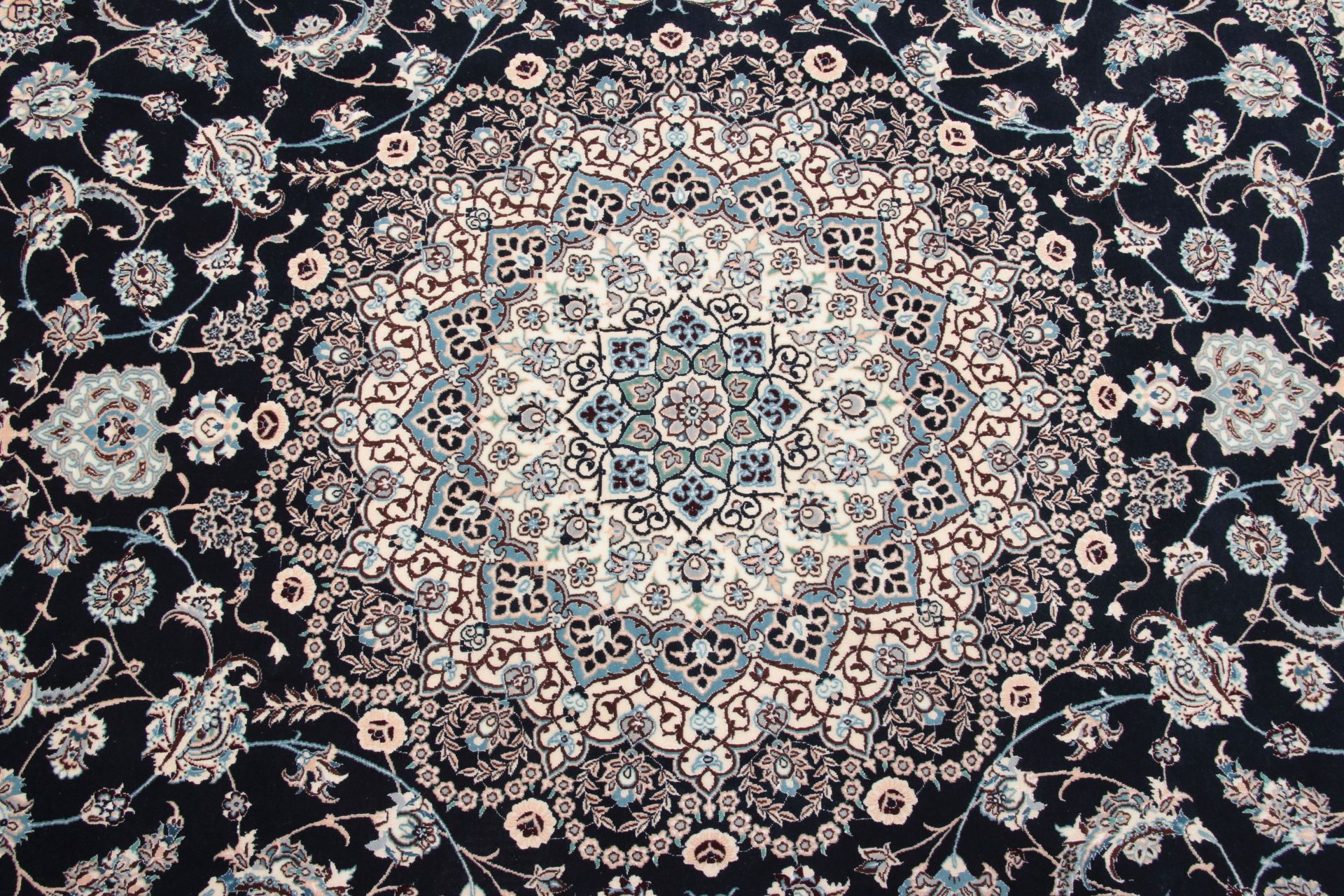 Handgeknüpfter Nain Perserteppich 259 × 309 cm