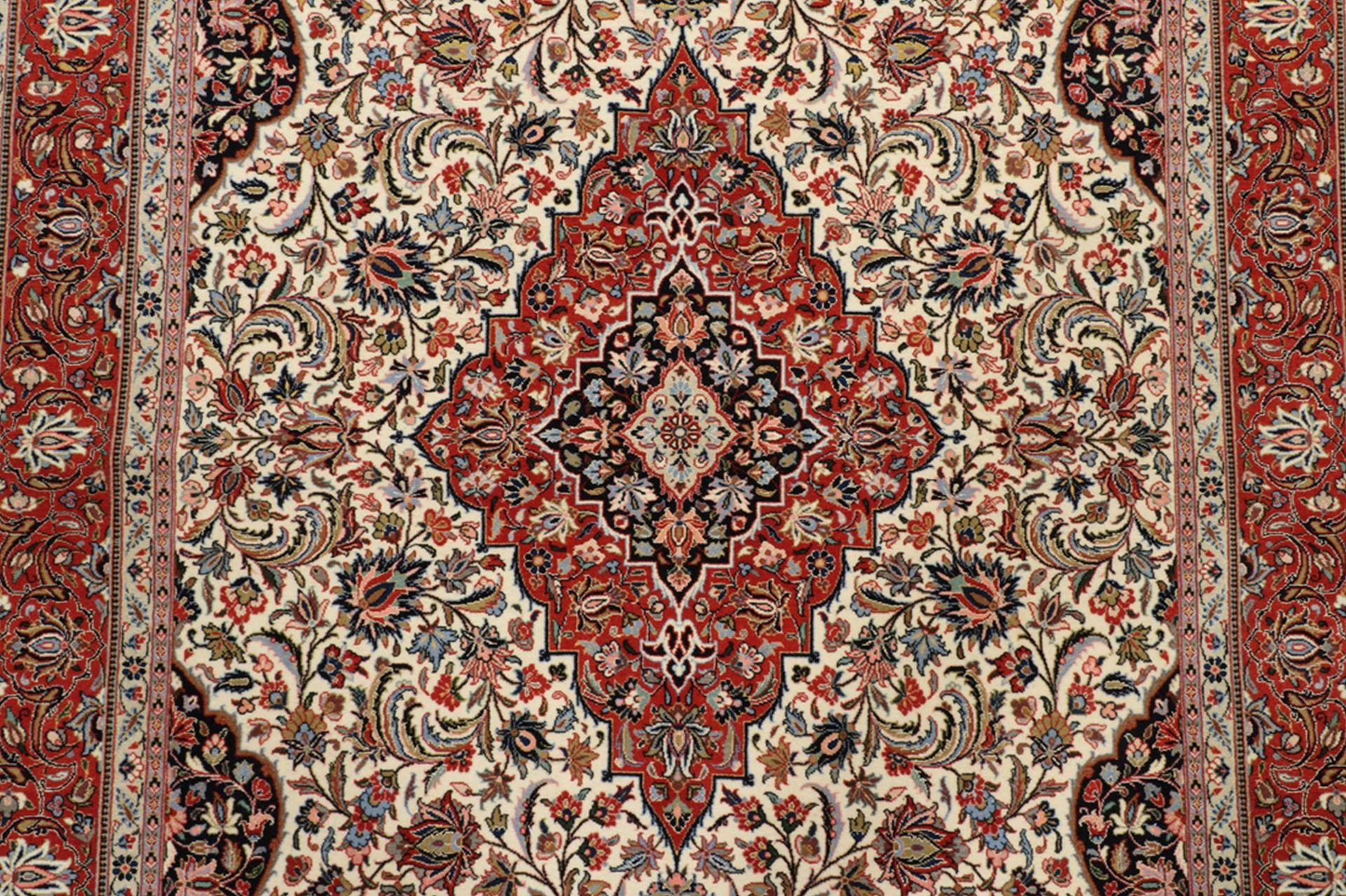 Handgeknüpfter Isfahan Perserteppich 143 × 225 cm
