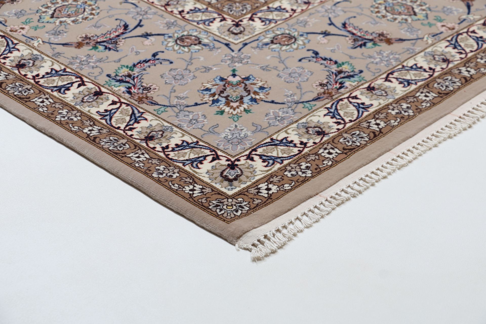 Isfahan Perserteppich 256 × 370 cm aus Wolle & Seide, handgeknüpft