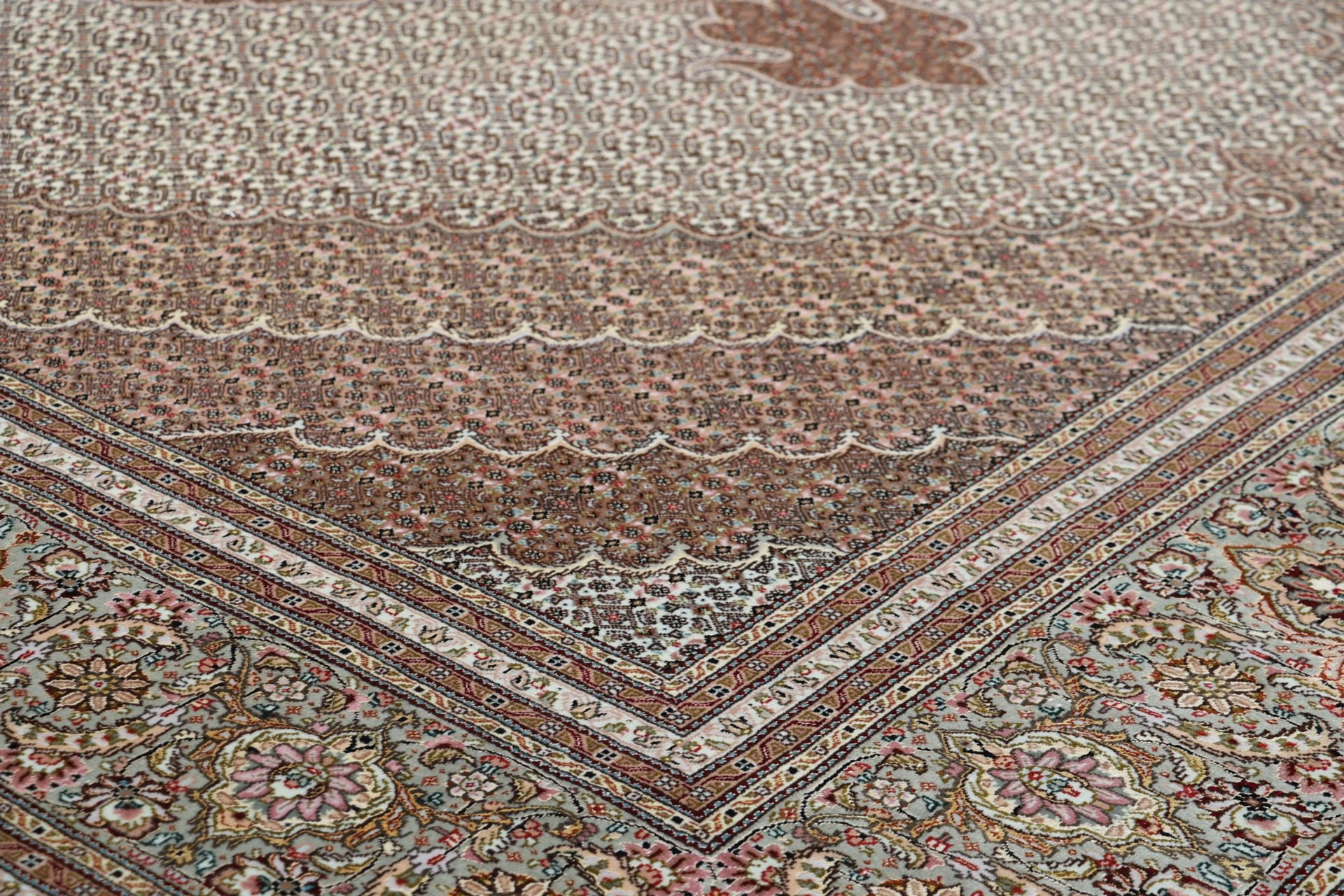 Täbriz Perserteppich 253 × 353 cm aus Wolle & Seide, handgeknüpft