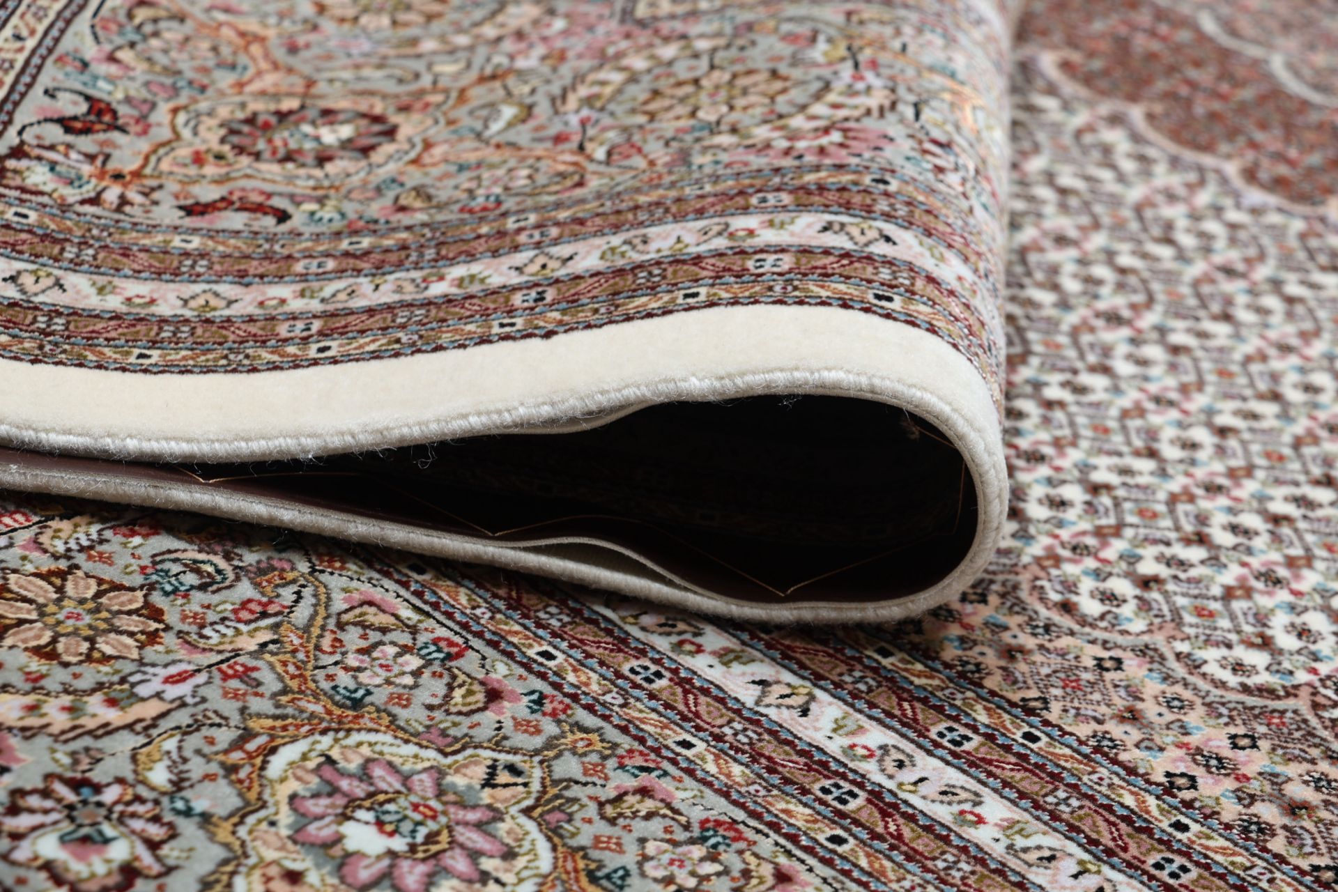 Täbriz Perserteppich 253 × 353 cm aus Wolle & Seide, handgeknüpft
