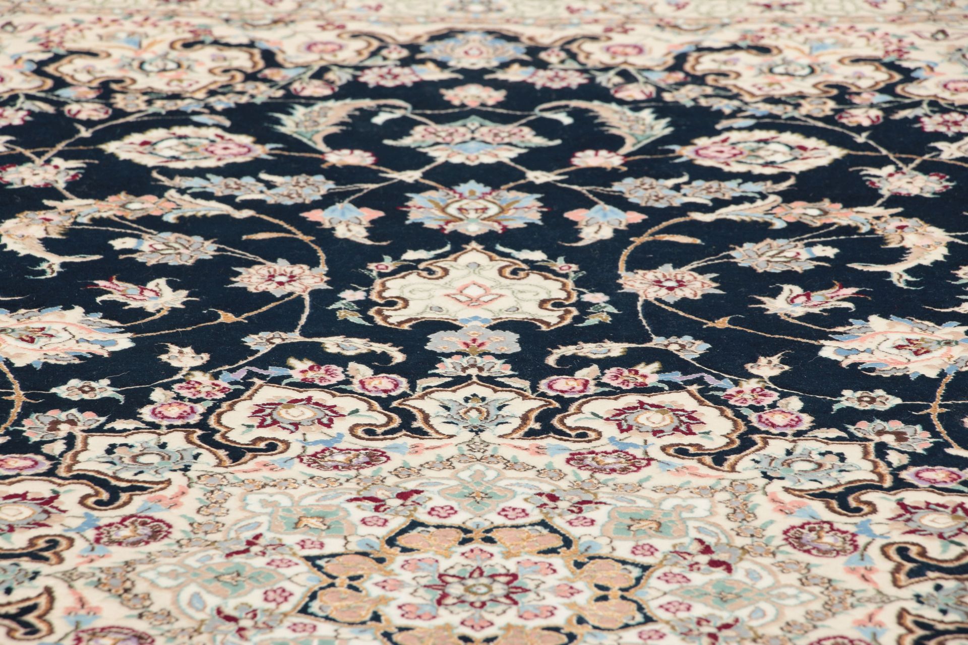 Nain Perserteppich 171 × 246 cm aus Wolle & Seide, handgeknüpft