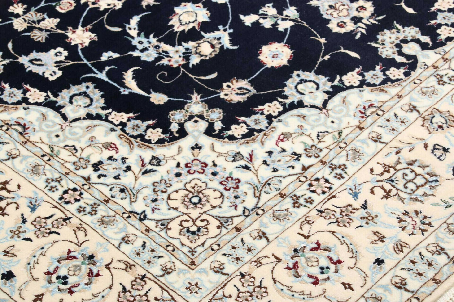 Handgeknüpfter Nain Perserteppich 154 × 239 cm