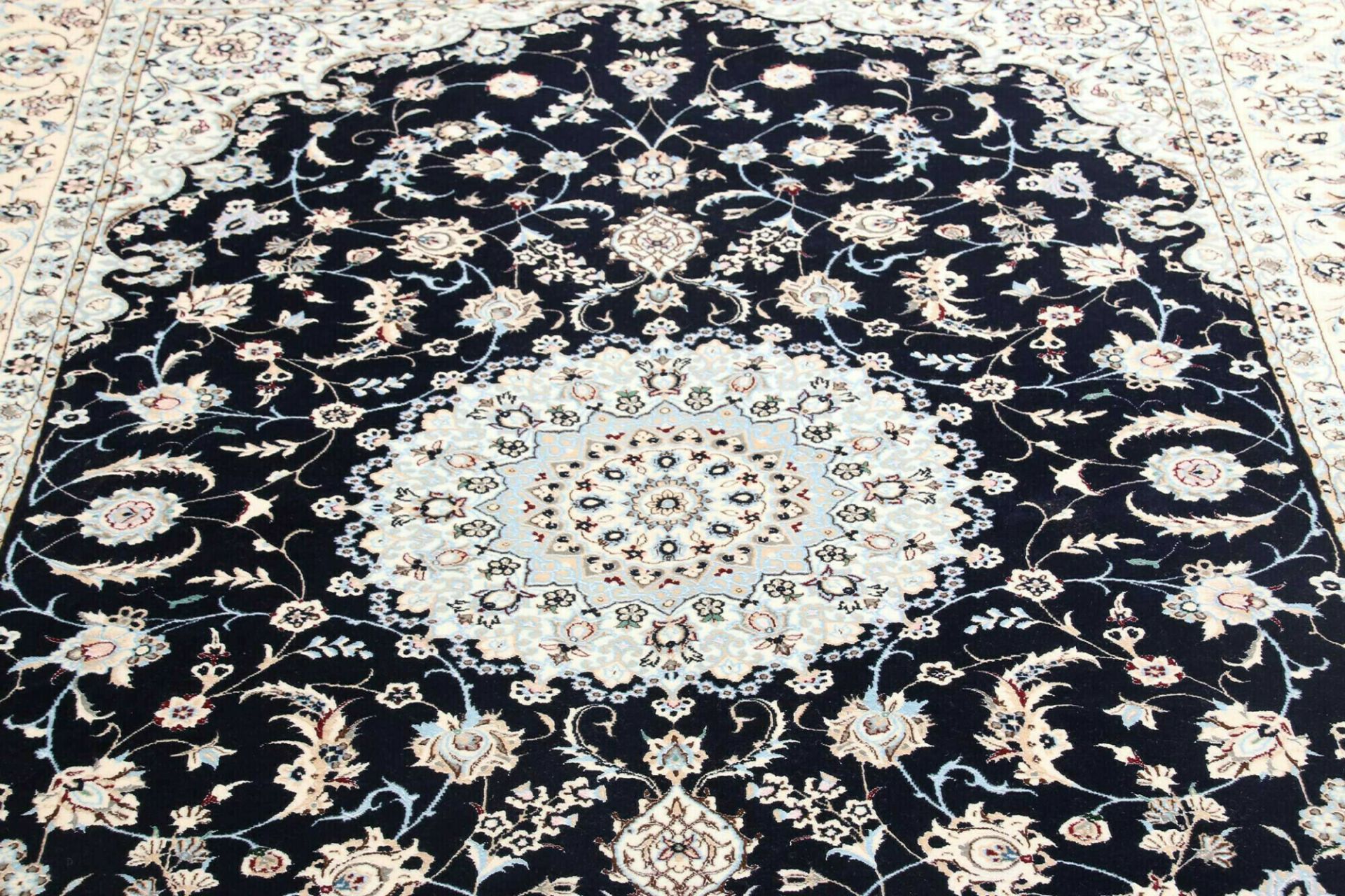 Handgeknüpfter Nain Perserteppich 154 × 239 cm