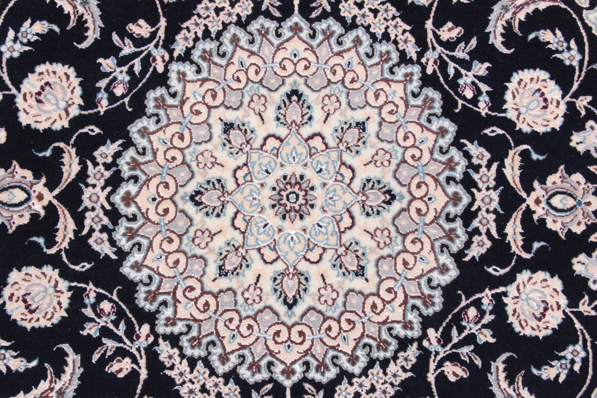 Handgeknüpfter Nain Perserteppich 102 × 164 cm