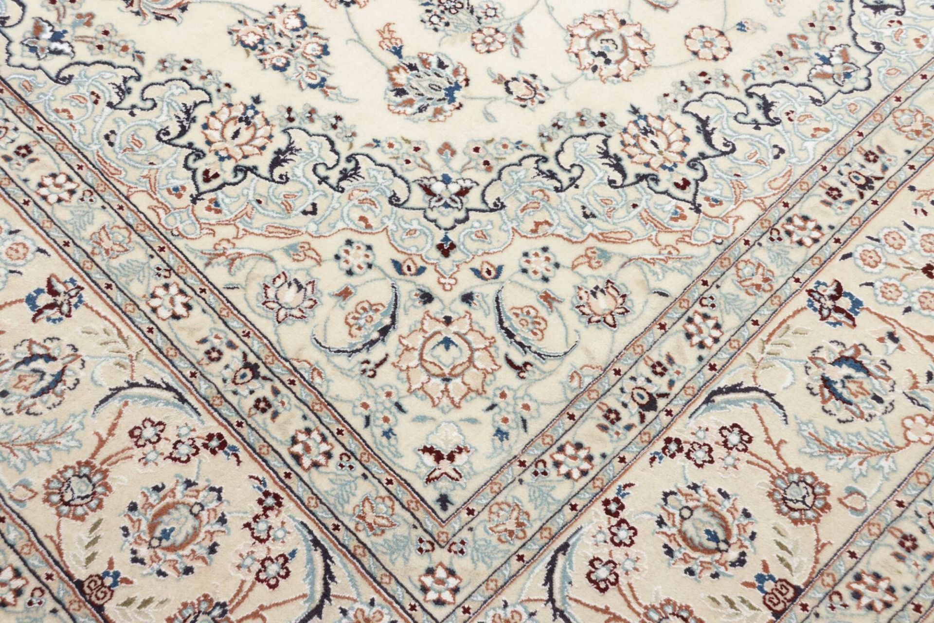 Nain Perserteppich aus Iran, 243 × 336 cm