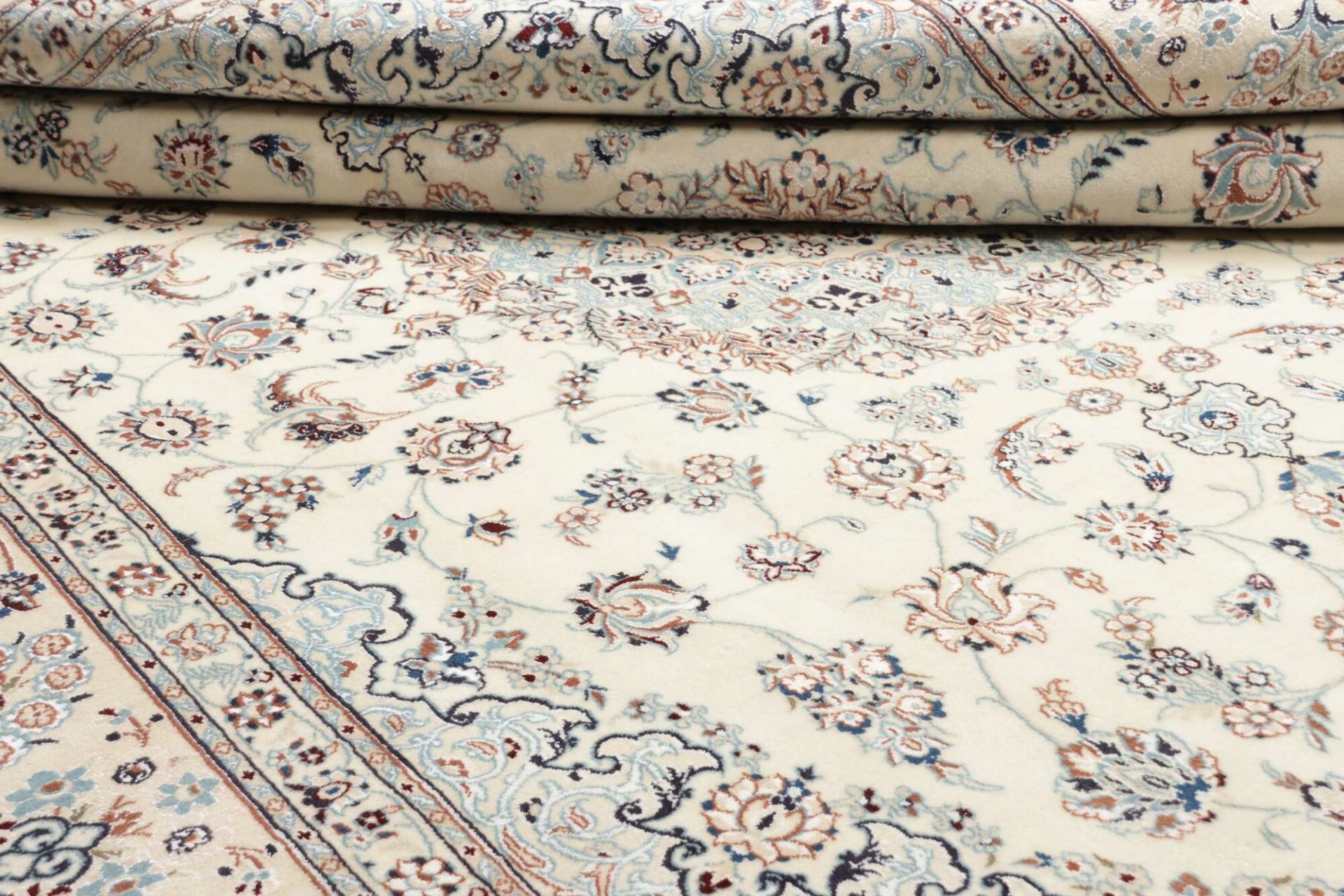 Nain Perserteppich aus Iran, 243 × 336 cm