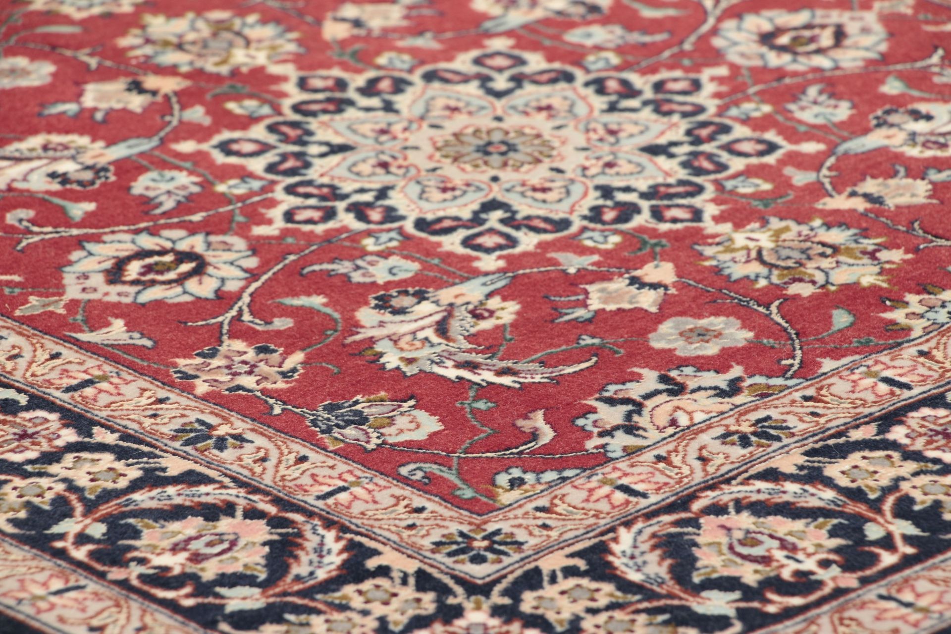 Isfahan Perserteppich 77 × 258 cm aus Wolle & Seide, handgeknüpft