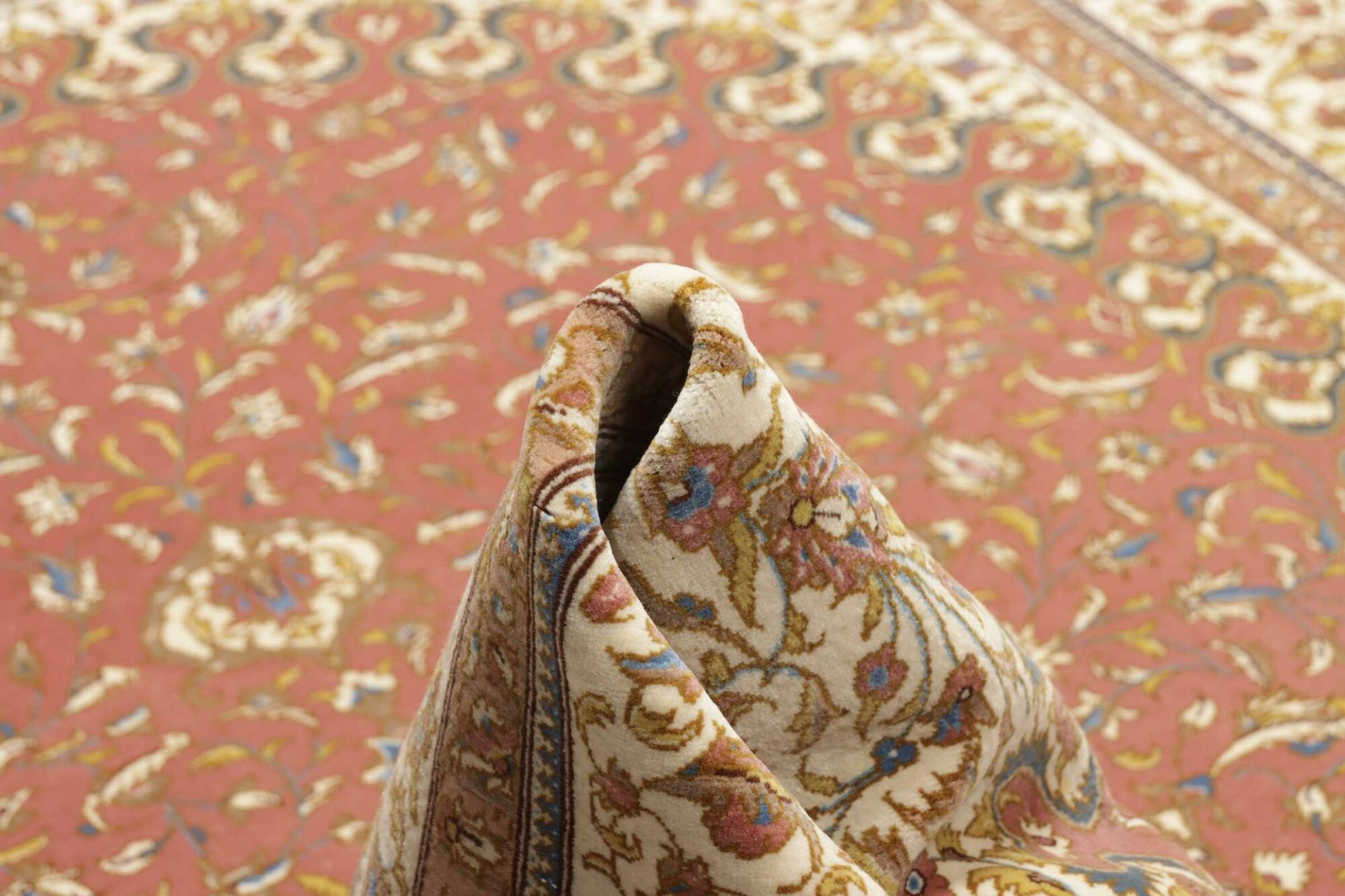 Isfahan Perserteppich 137 × 200 cm aus Wolle & Seide, handgeknüpft
