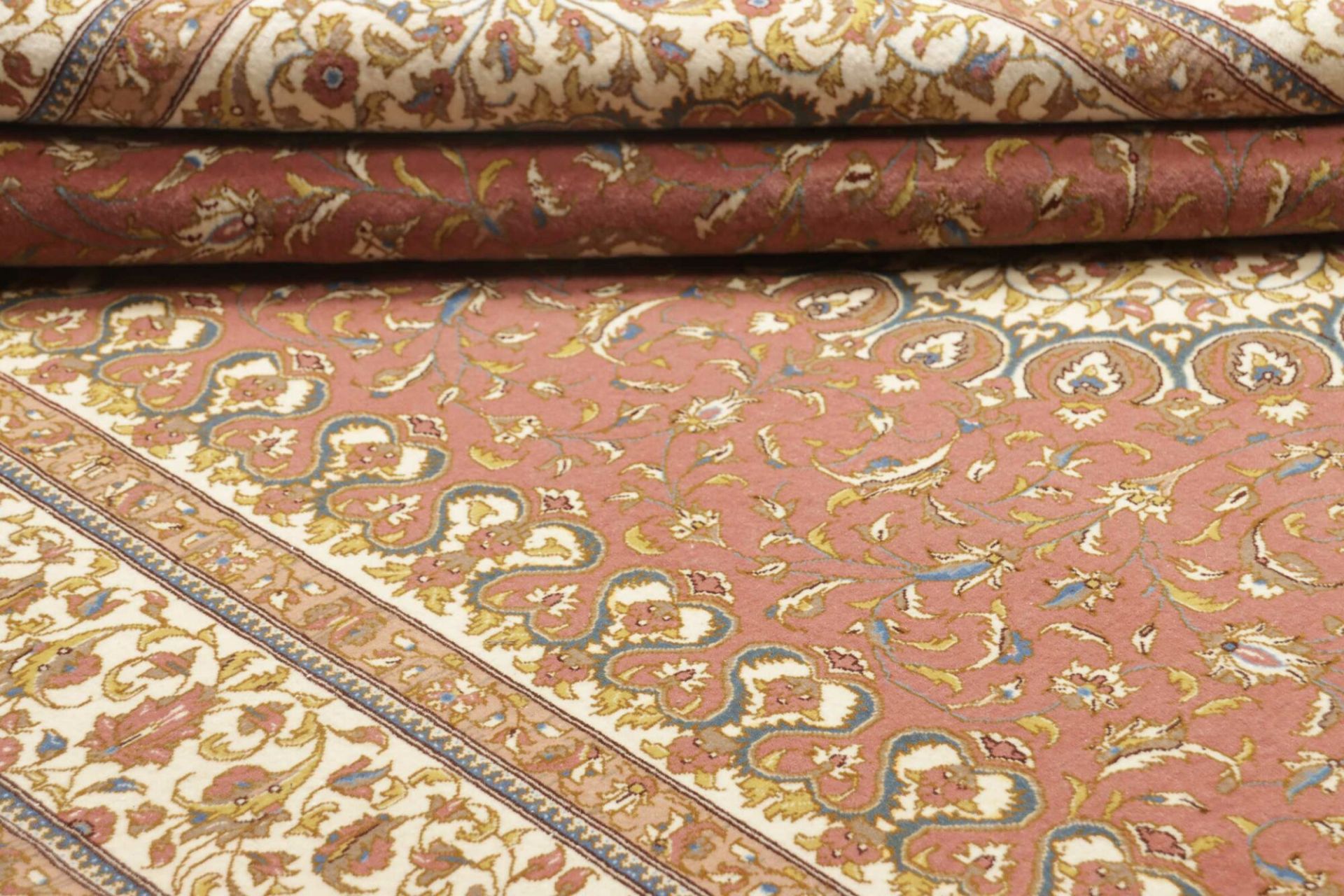 Isfahan Perserteppich 137 × 200 cm aus Wolle & Seide, handgeknüpft