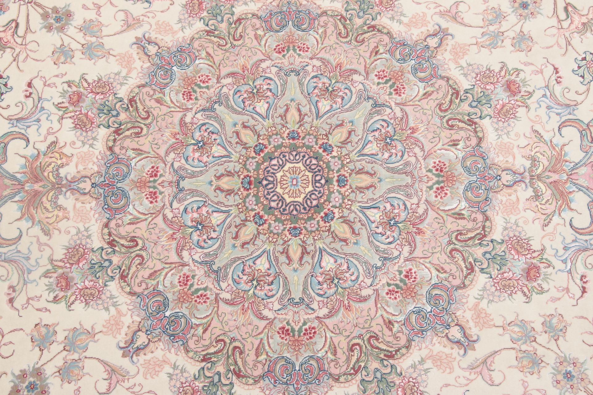 persischer-teppich-tabriz-200-x-300-cm-schurwolle-seide-handgeknupft-2 Täbriz Perserteppich 200 × 300 cm aus Wolle & Seide, handgeknüpft