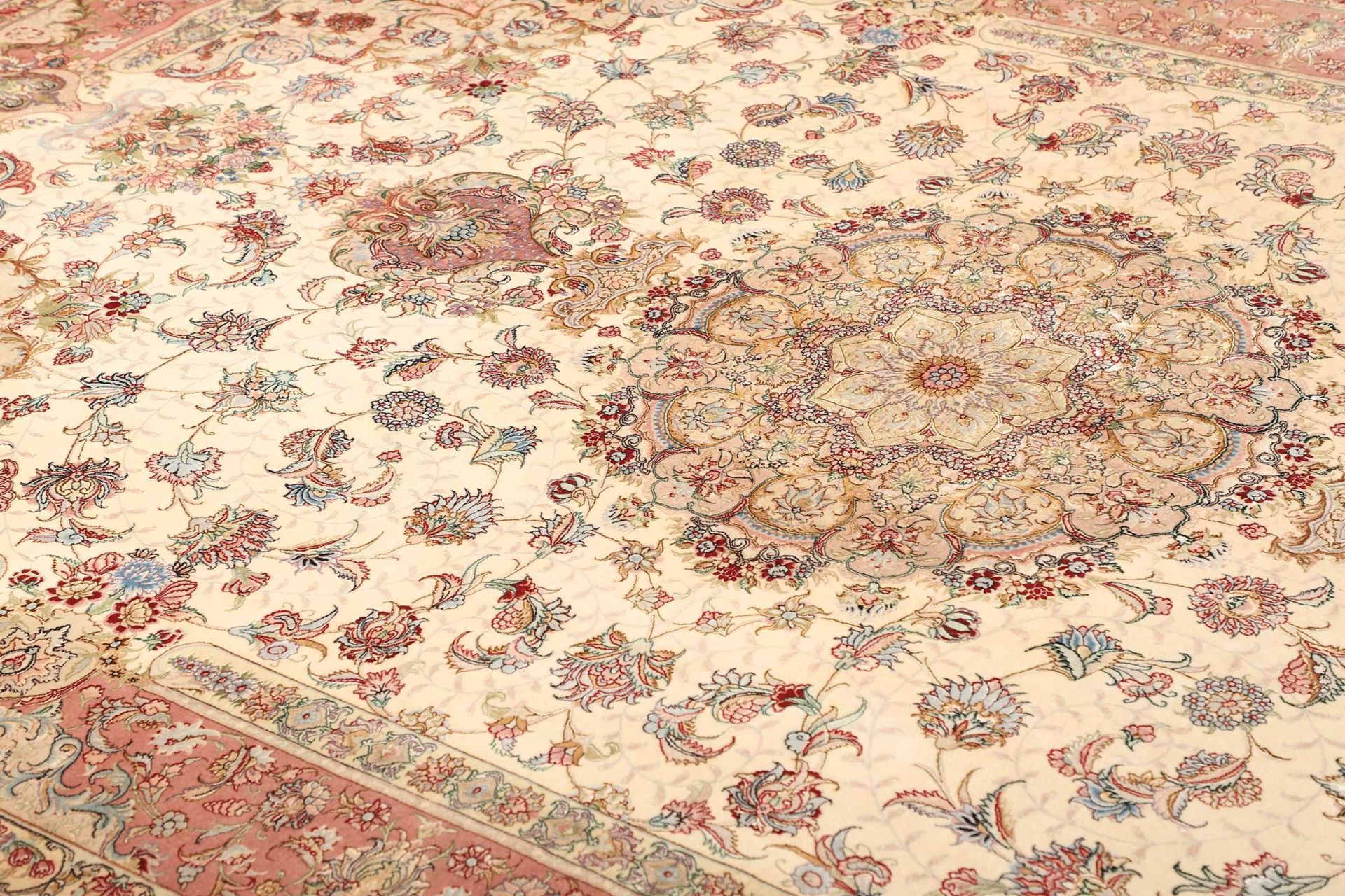 Handgeknüpfter Täbriz Perserteppich 208 × 321 cm