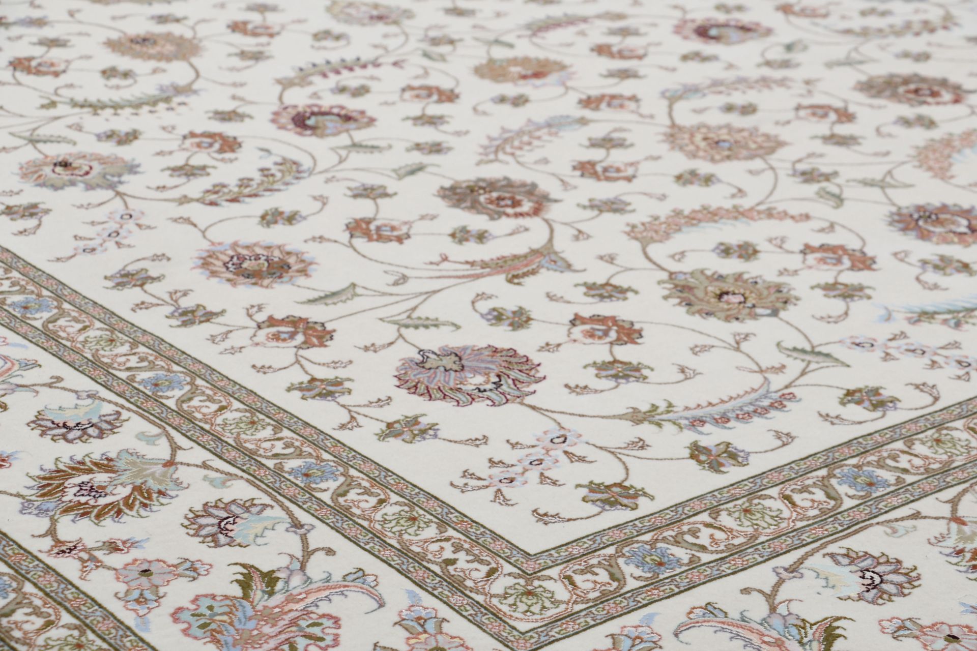 perserteppich-tabriz-245-x-355-cm-schurwolle-seide-handgeknupft-4 Handgeknüpfter Täbriz Perserteppich 245 × 355 cm
