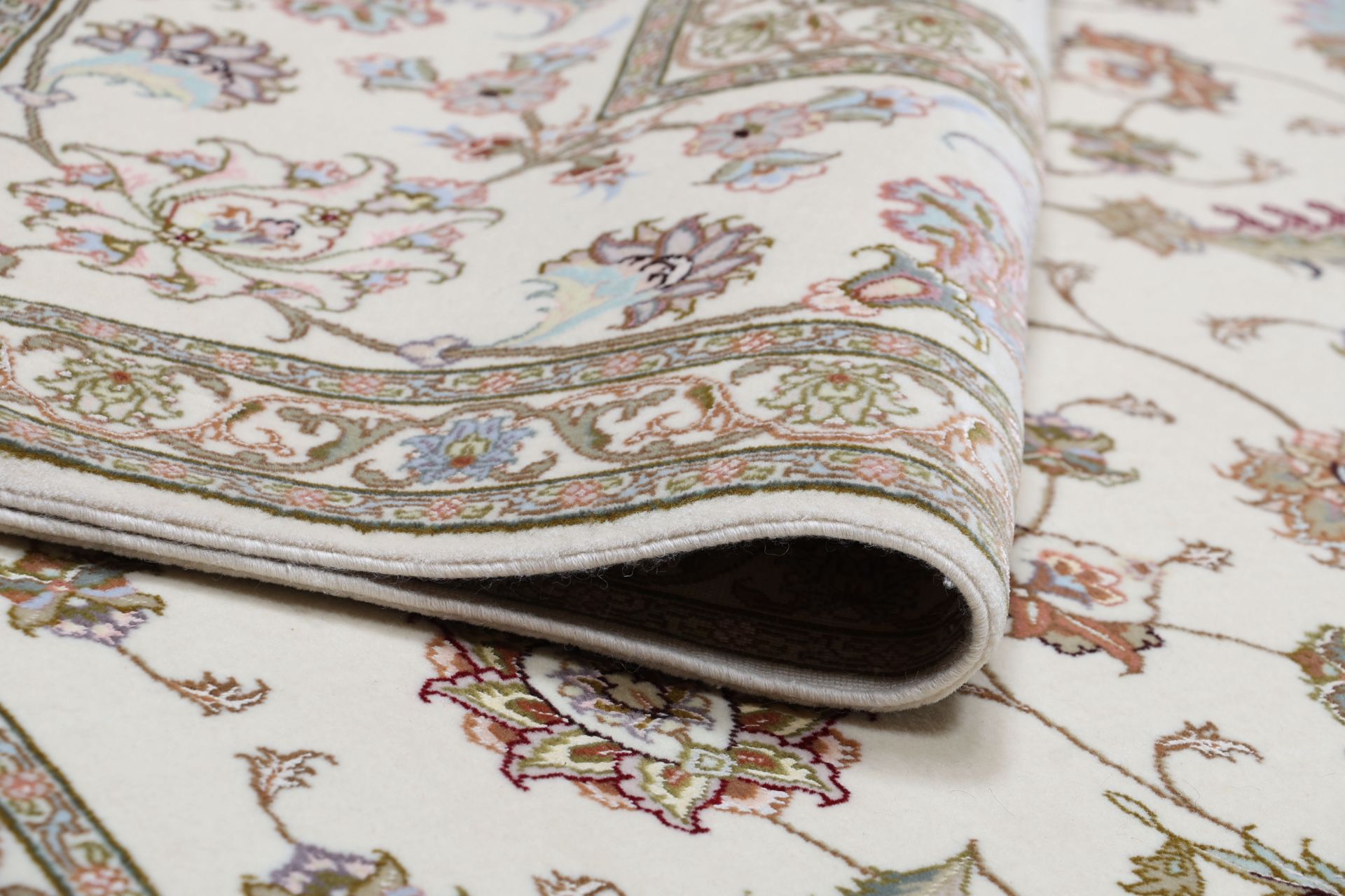perserteppich-tabriz-245-x-355-cm-schurwolle-seide-handgeknupft-9 Handgeknüpfter Täbriz Perserteppich 245 × 355 cm