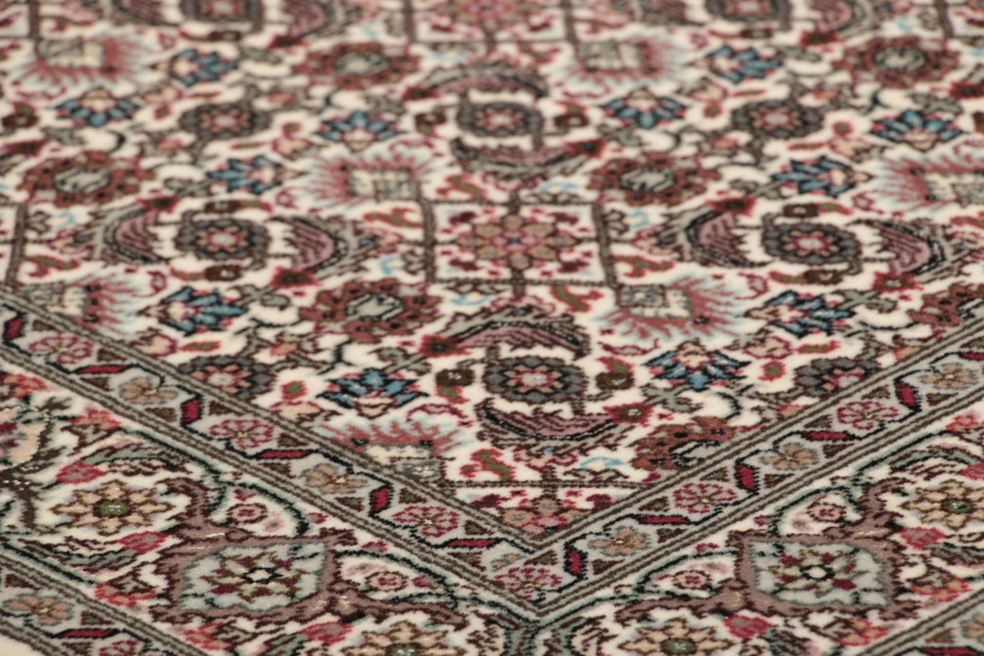 perserteppich-tabriz-78-x-300-cm-schurwolle-seide-handgeknupft-3 Handgeknüpfter Täbriz Perserteppich, 78 × 300 cm, Wolle & Seide
