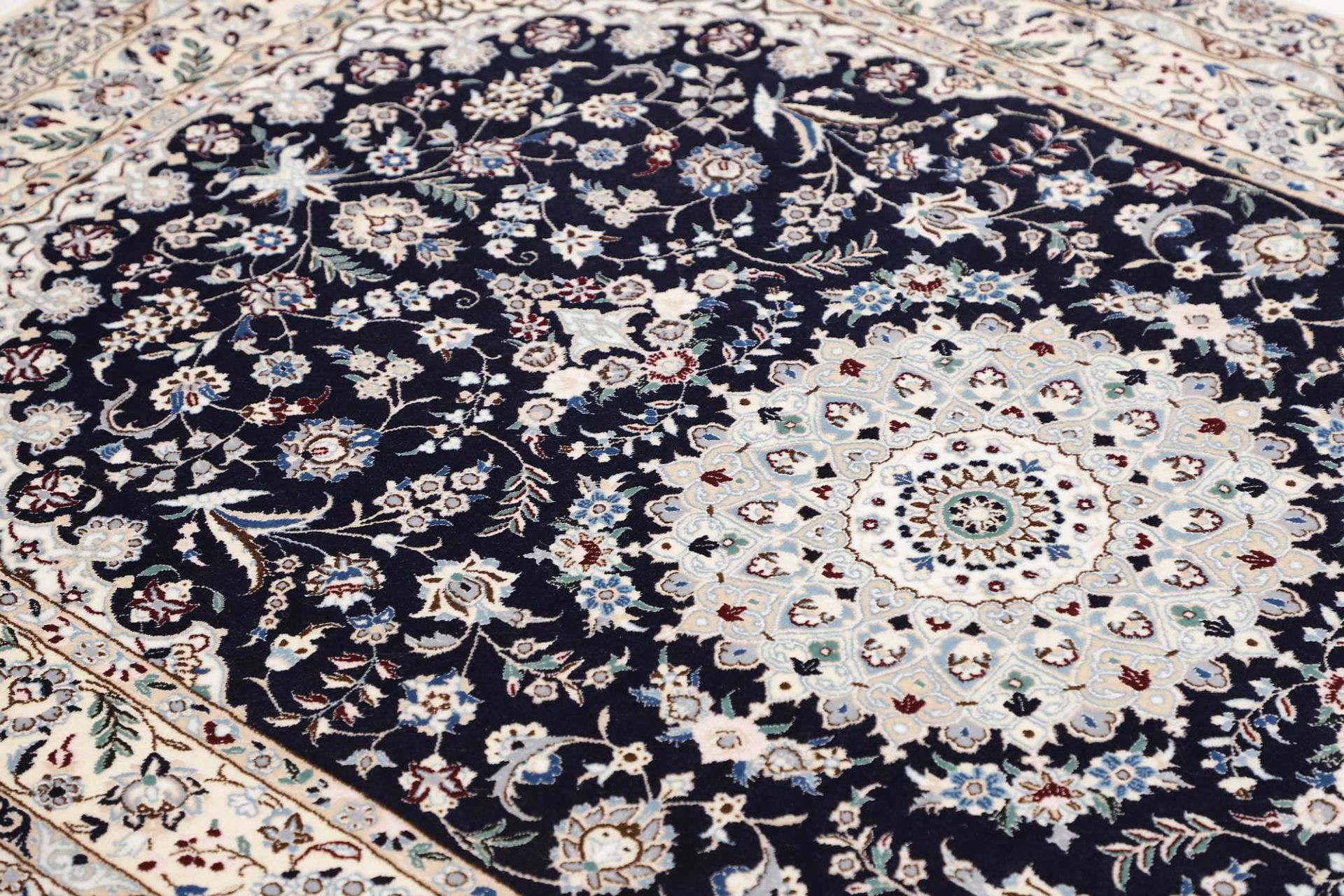 perserteppich-nain-123-x-184-cm-schurwolle-handgeknupft-exklusiv-6 Nain Perserteppich aus Iran, 123 × 184 cm