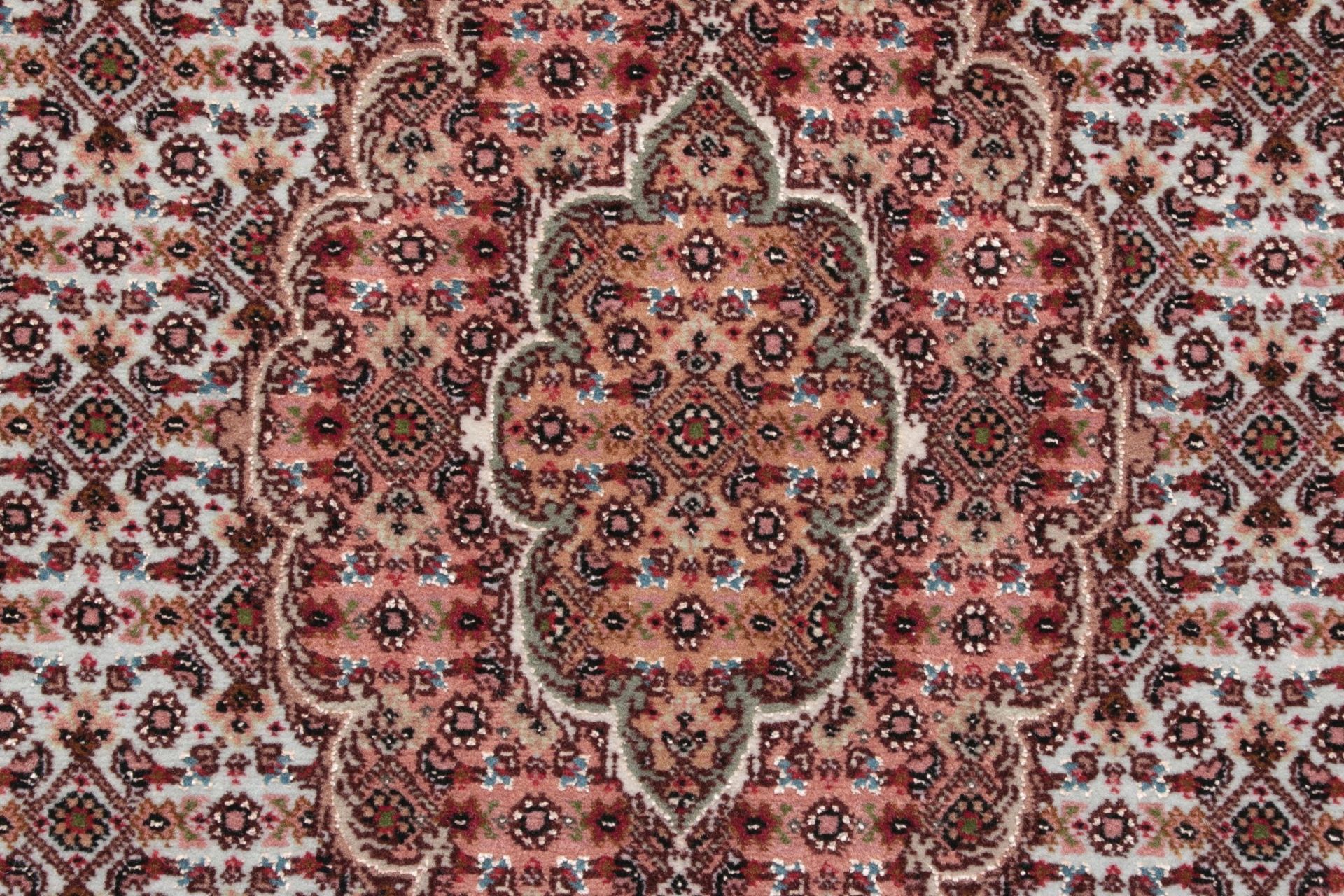 Täbriz Perserteppich aus Iran, 68 × 142 cm