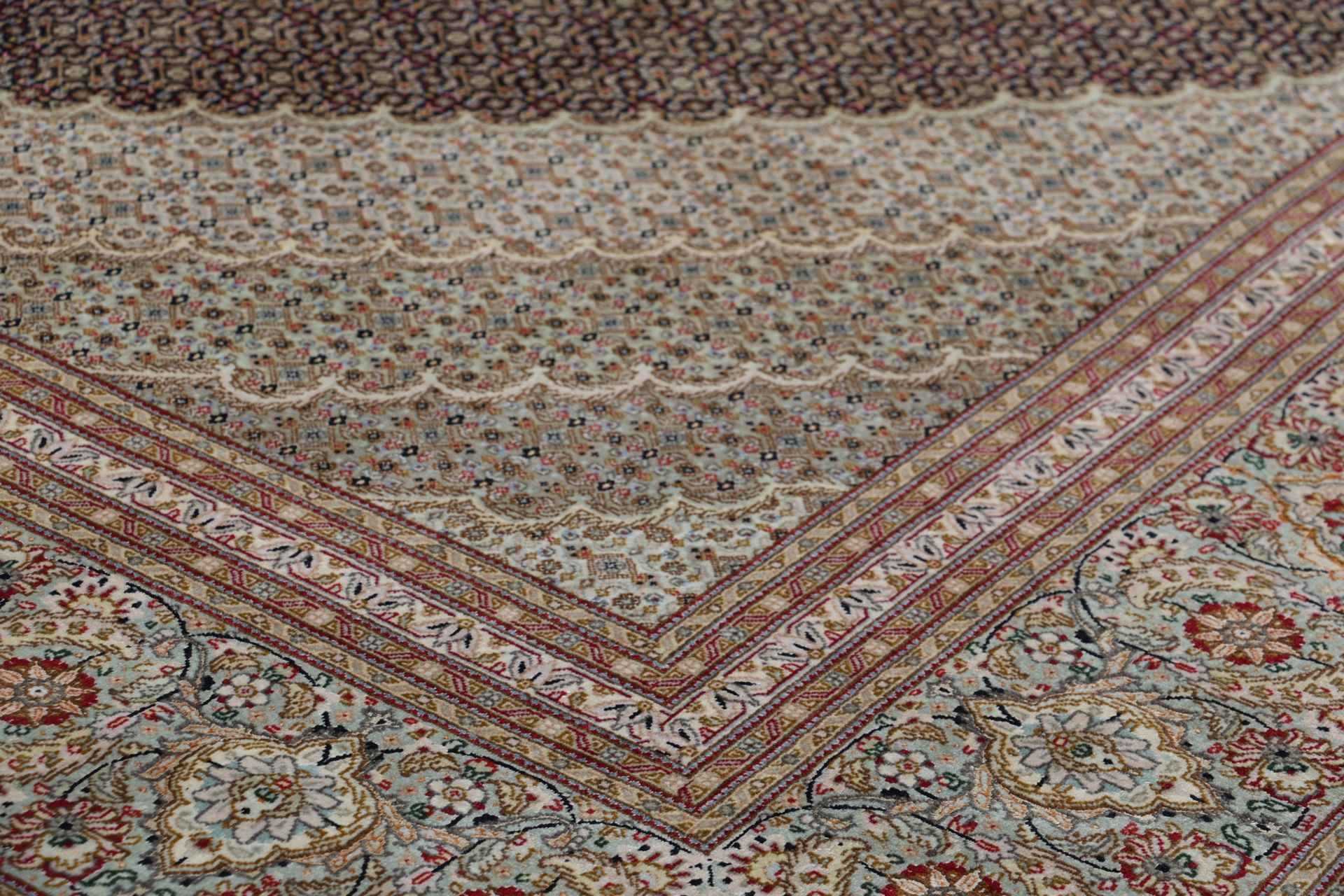 Handgeknüpfter Täbriz Perserteppich 253 × 300 cm