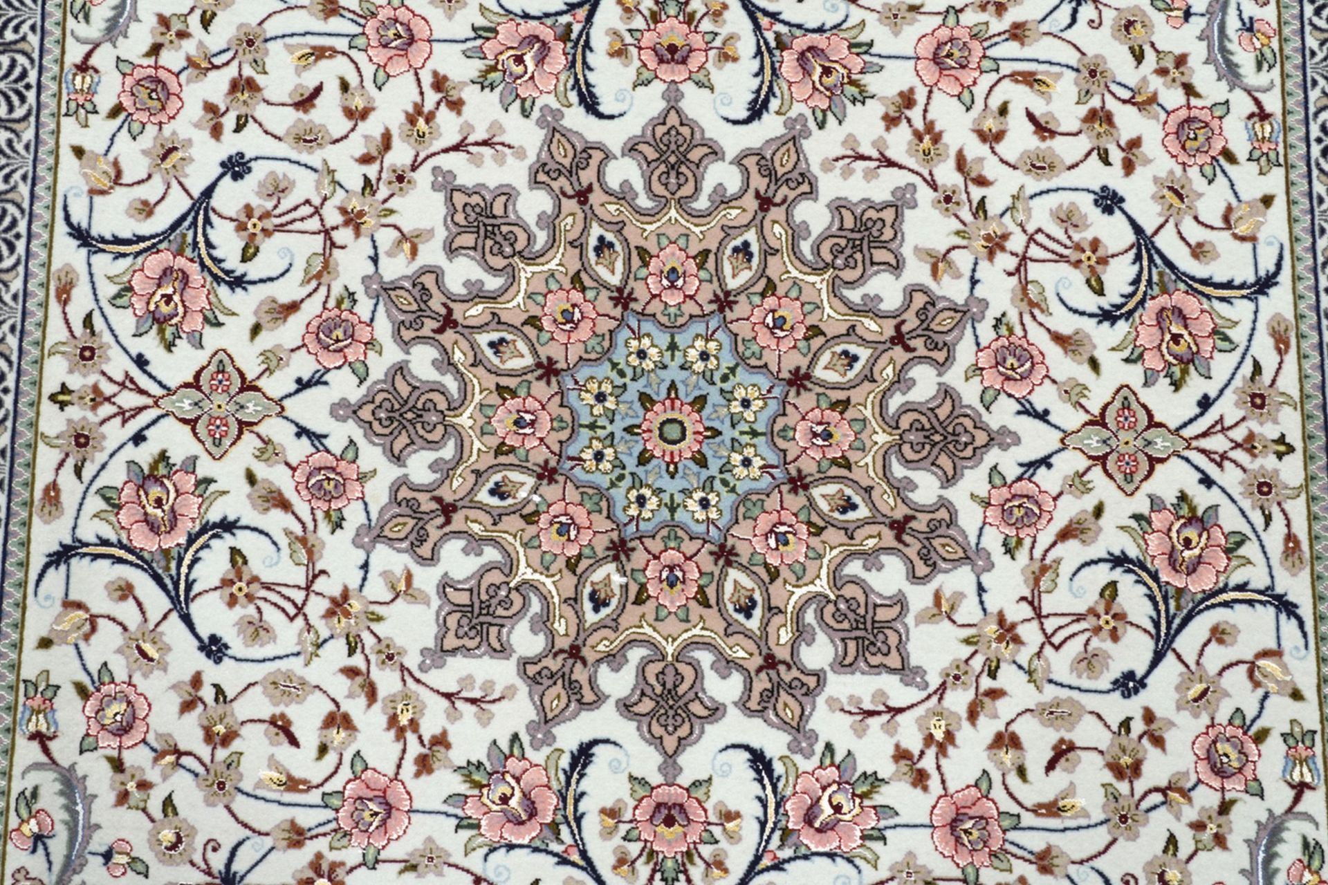 perserteppich-isfahan-134-x-207-cm-schurwolle-seide-handgeknupft-2 Handgeknüpfter Isfahan Perserteppich 134 × 207 cm