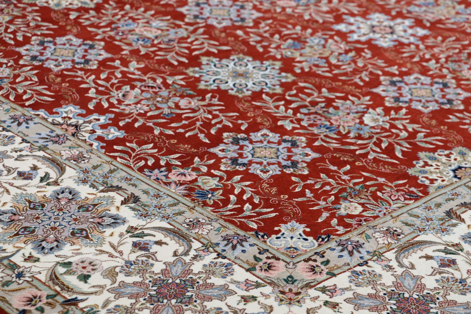 Isfahan Perserteppich aus Iran, 252 × 347 cm