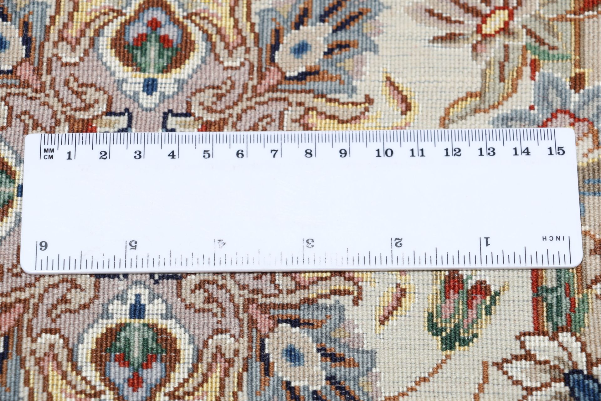 Isfahan Perserteppich aus Iran, 252 × 347 cm