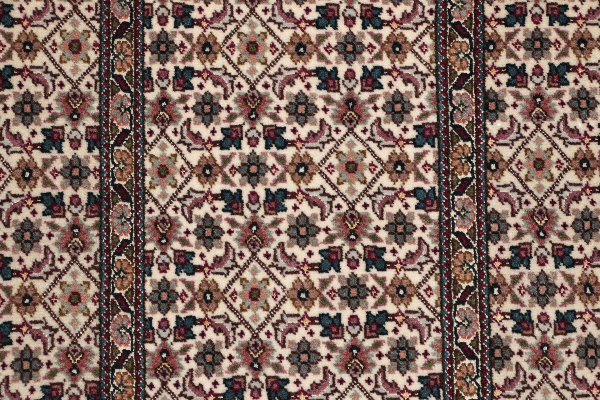 Handgeknüpfter Täbriz Perserteppich 222 × 290 cm