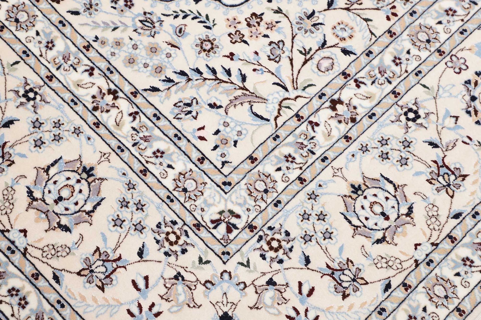 Nain Perserteppich aus Iran, 213 × 314 cm