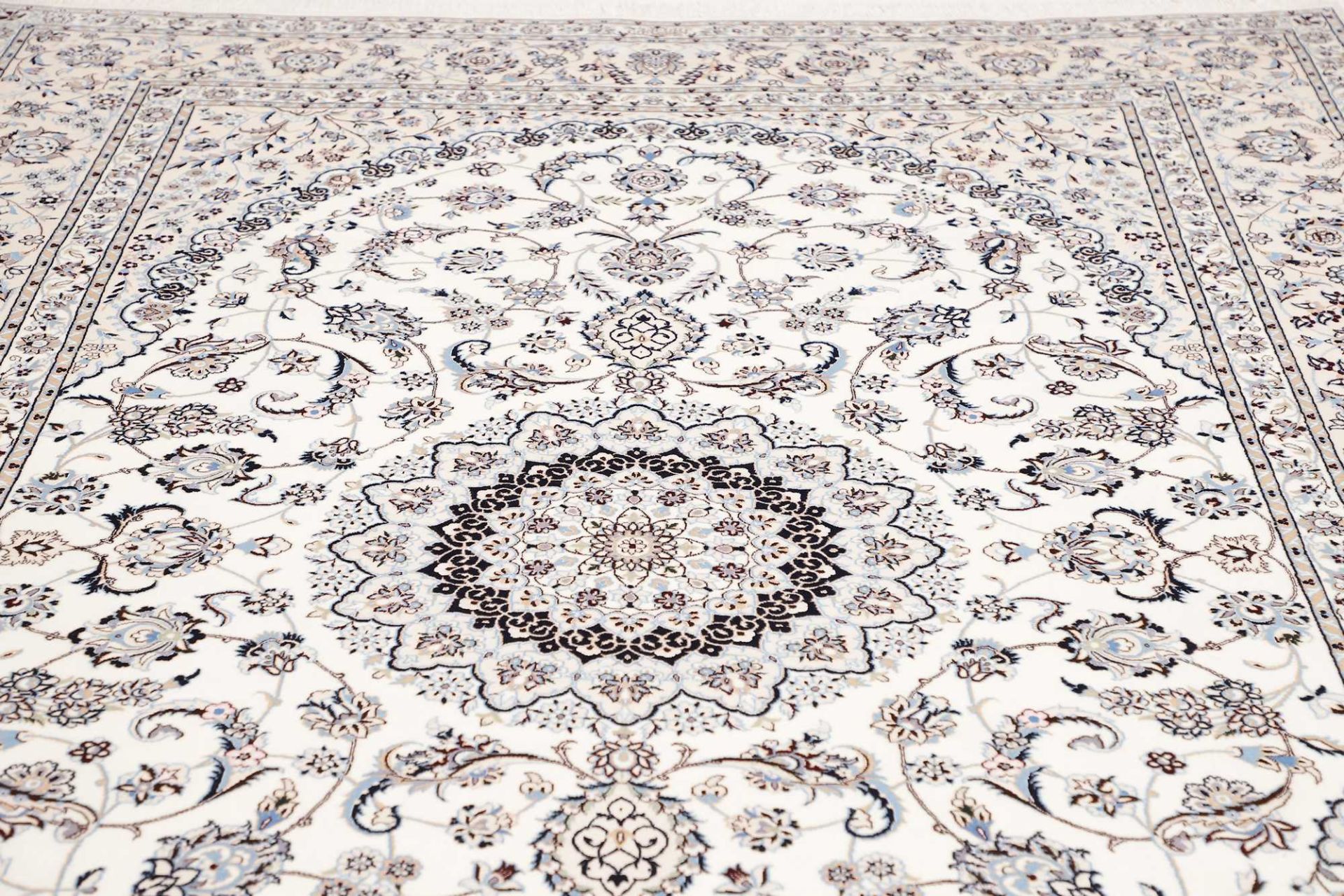 Nain Perserteppich aus Iran, 213 × 314 cm
