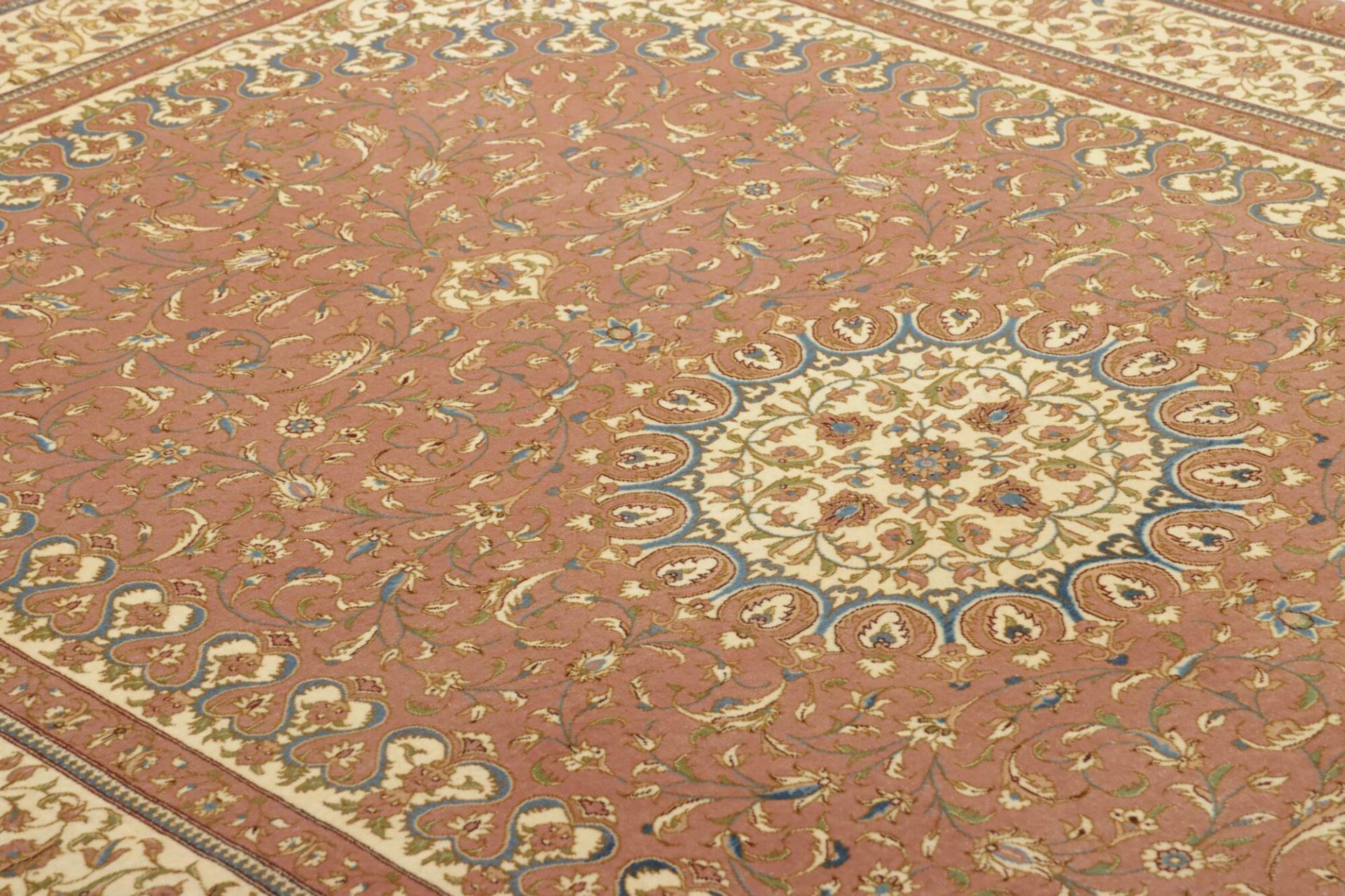 Handgeknüpfter Isfahan Perserteppich, 137 × 200 cm, Wolle & Seide