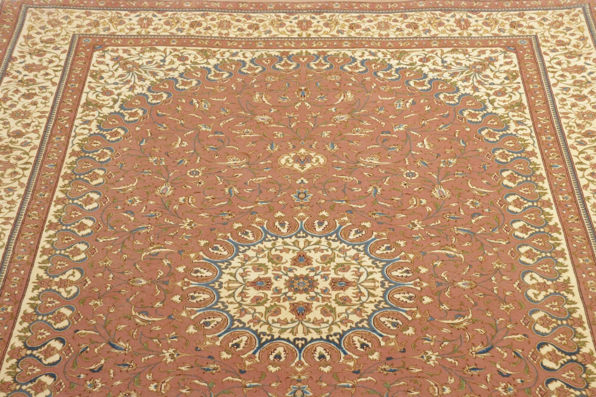 Handgeknüpfter Isfahan Perserteppich, 137 × 200 cm, Wolle & Seide