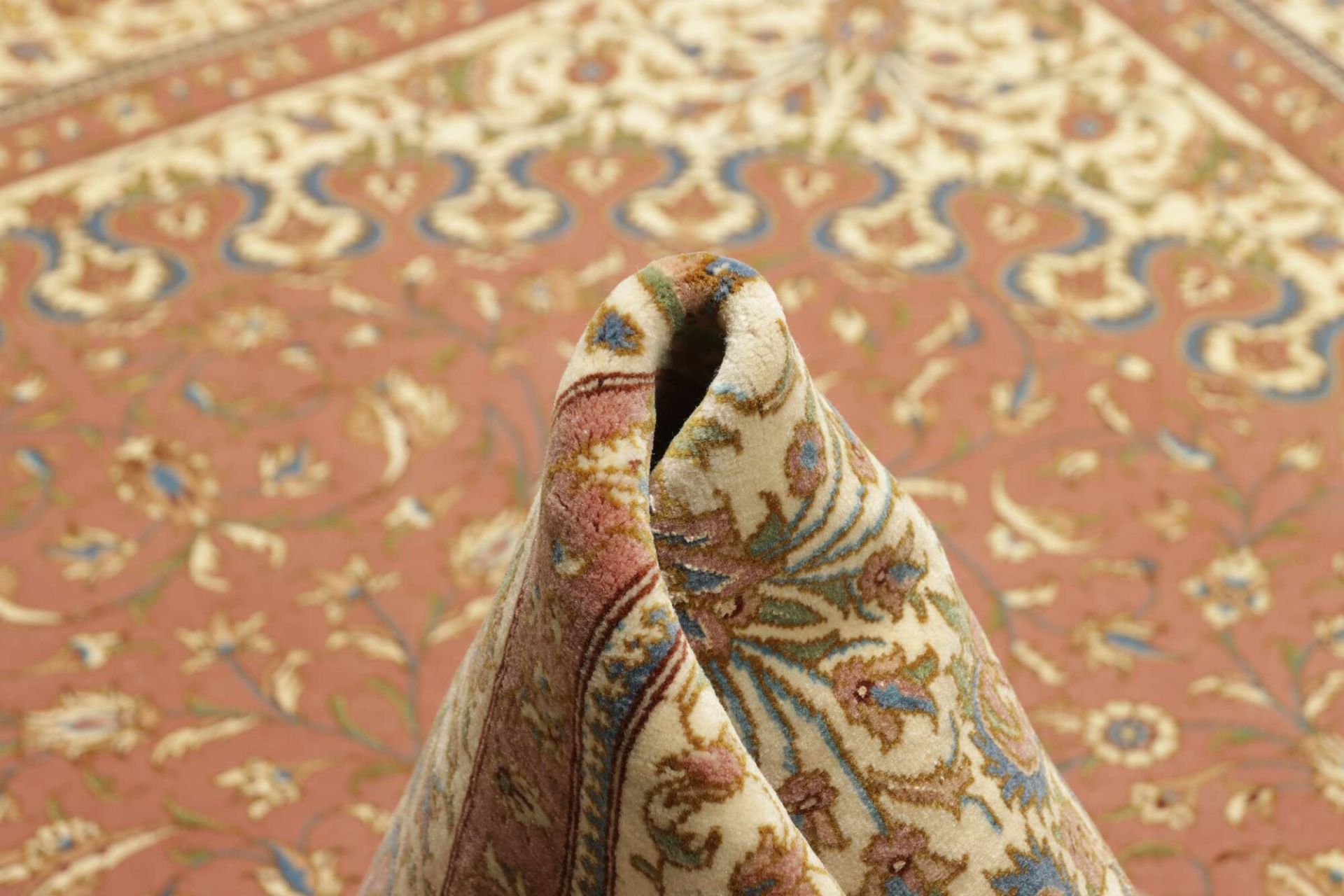 Handgeknüpfter Isfahan Perserteppich, 137 × 200 cm, Wolle & Seide