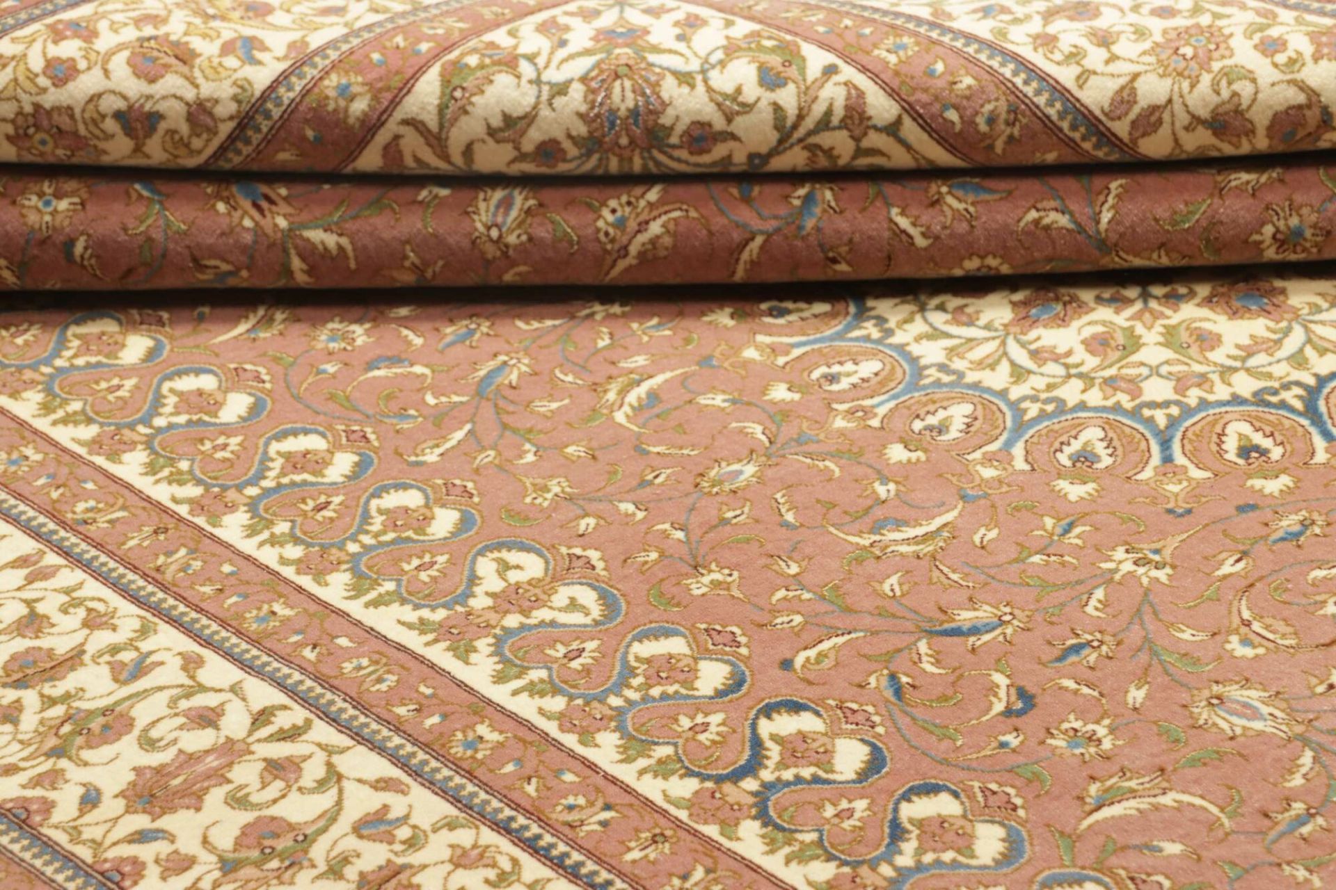 Handgeknüpfter Isfahan Perserteppich, 137 × 200 cm, Wolle & Seide