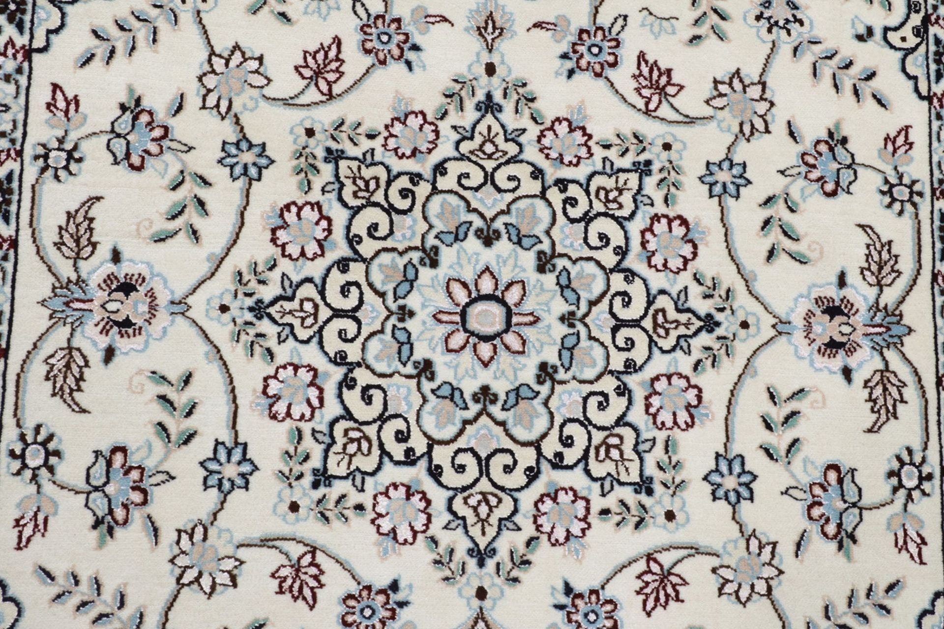 Nain Perserteppich 85 × 123 cm aus Wolle & Seide, handgeknüpft
