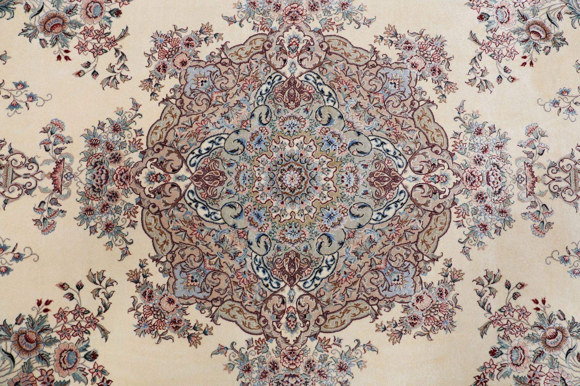 Isfahan Perserteppich 242 × 340 cm aus Wolle & Seide, handgeknüpft