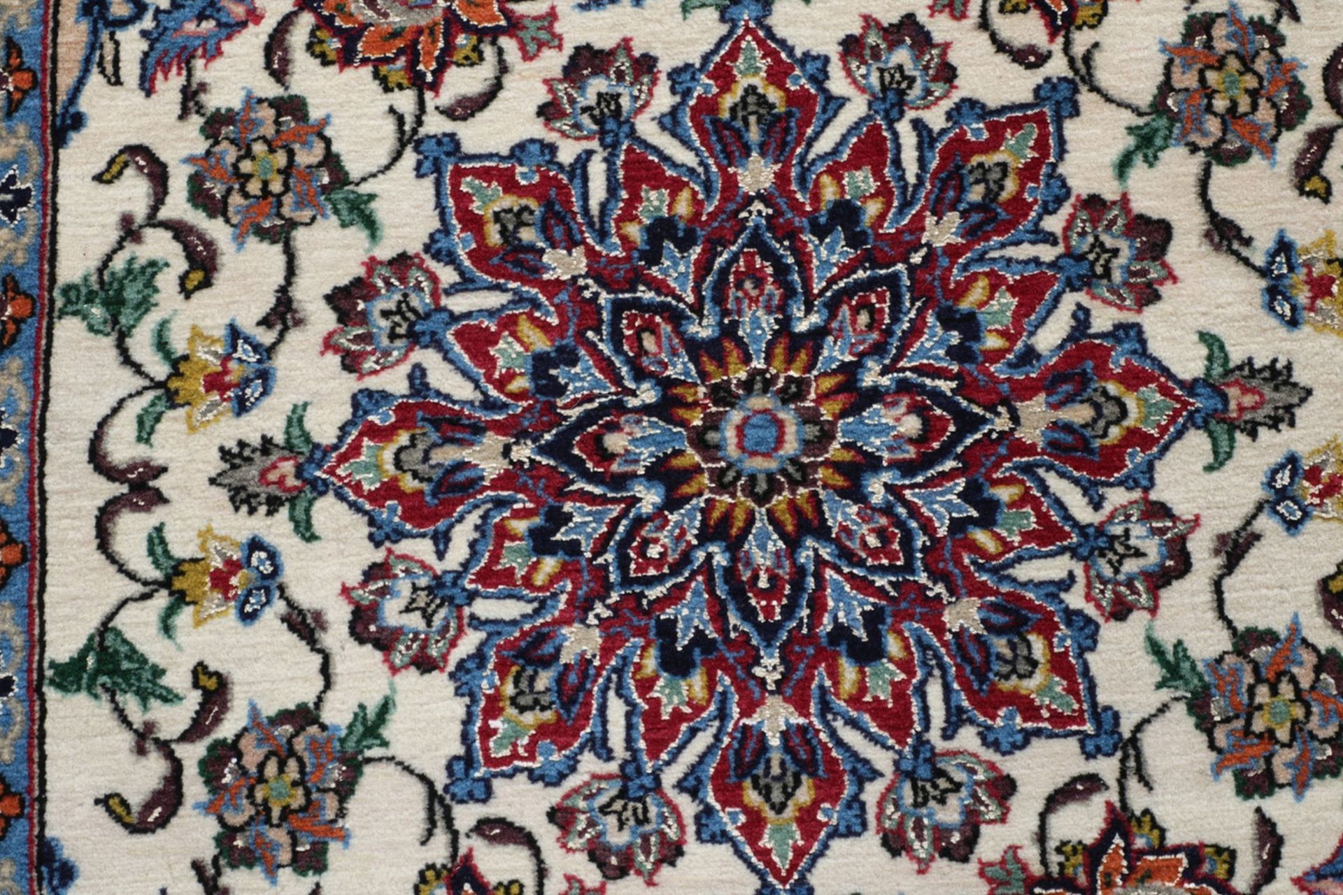 perserteppich-isfahan-68-x-107-cm-schurwolle-seide-handgeknupft-2 Isfahan Perserteppich 68 × 107 cm aus Wolle & Seide, handgeknüpft