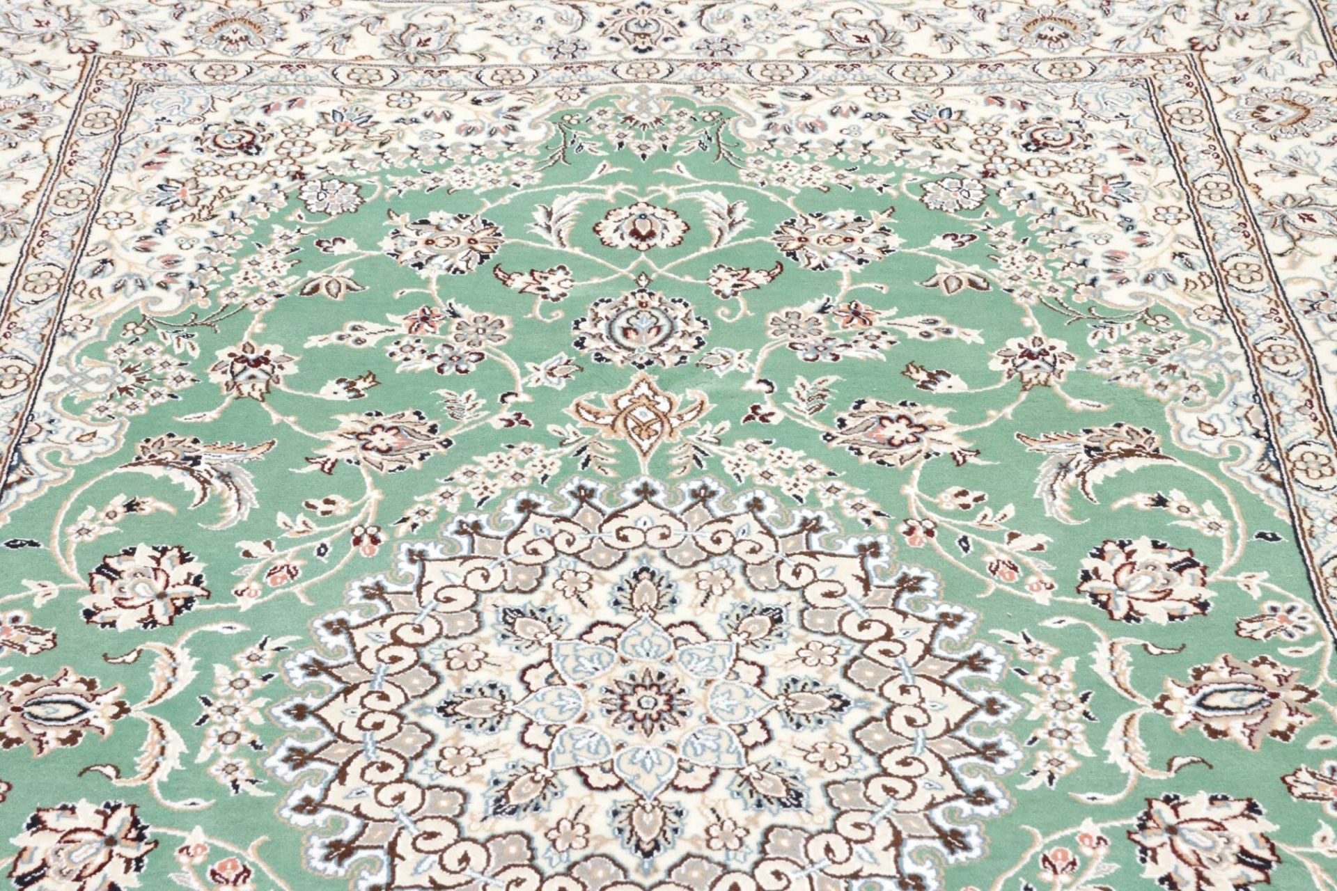 Nain Perserteppich 156 × 246 cm aus Wolle, handgeknüpft