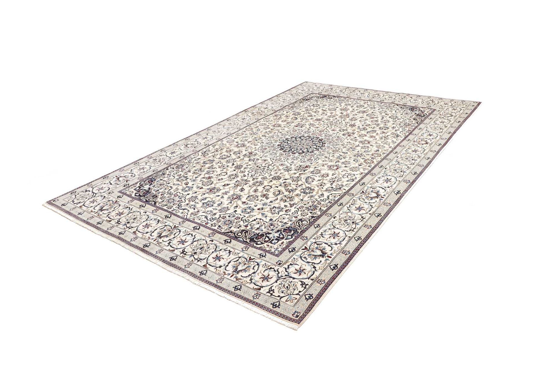 Handgeknüpfter Nain Perserteppich 206 × 317 cm
