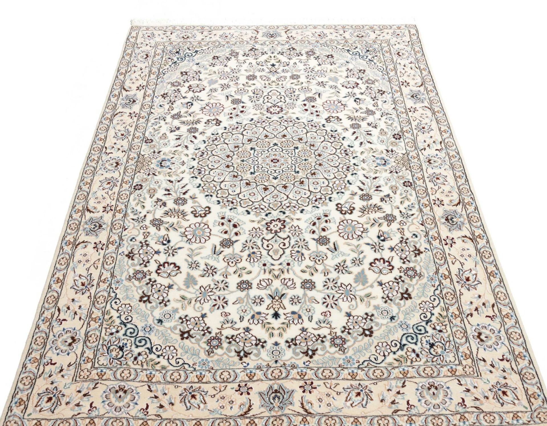 Nain Perserteppich aus Iran, 133 × 211 cm