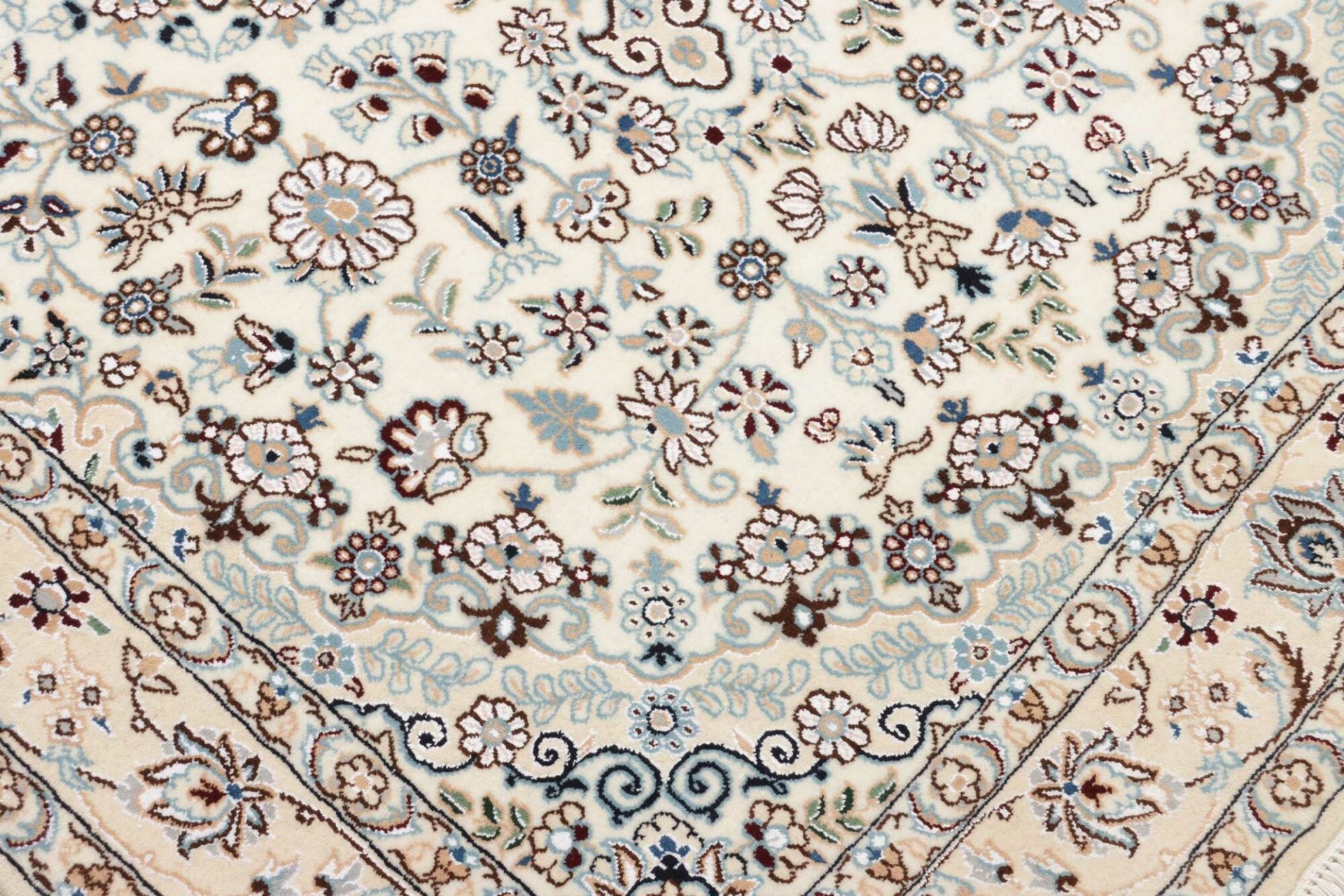 Nain Perserteppich aus Iran, 133 × 211 cm