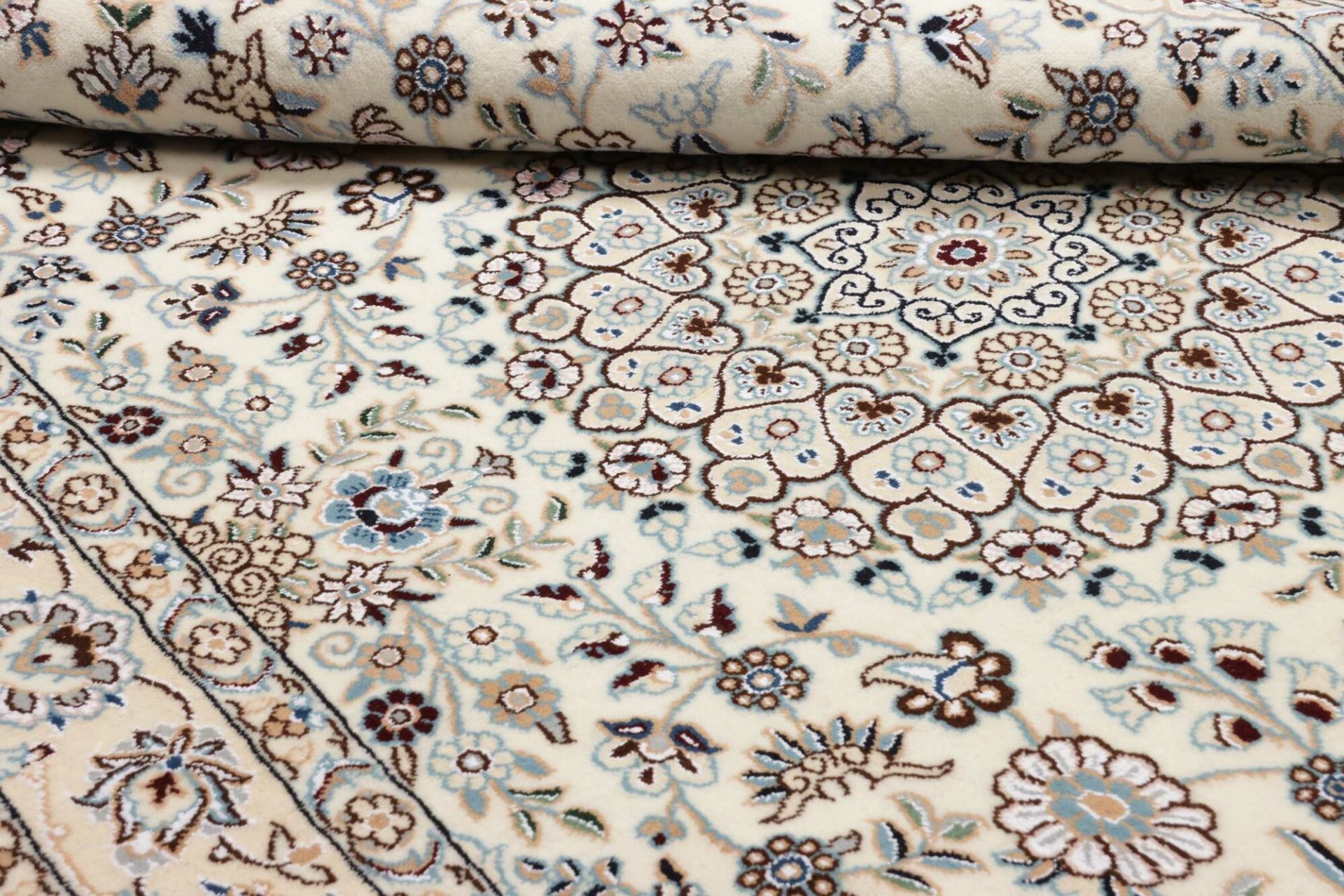 Nain Perserteppich aus Iran, 133 × 211 cm
